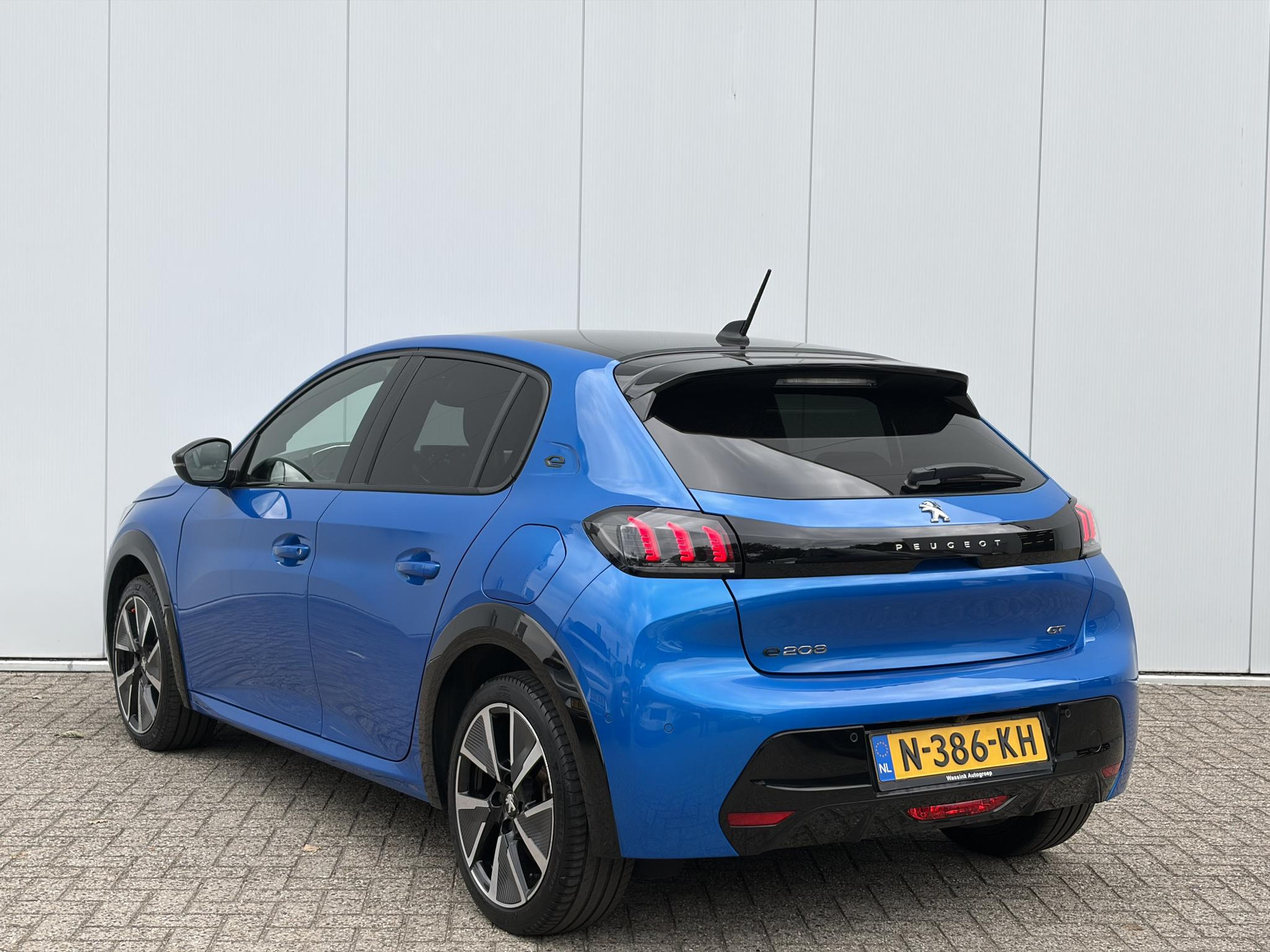 Peugeot e-208