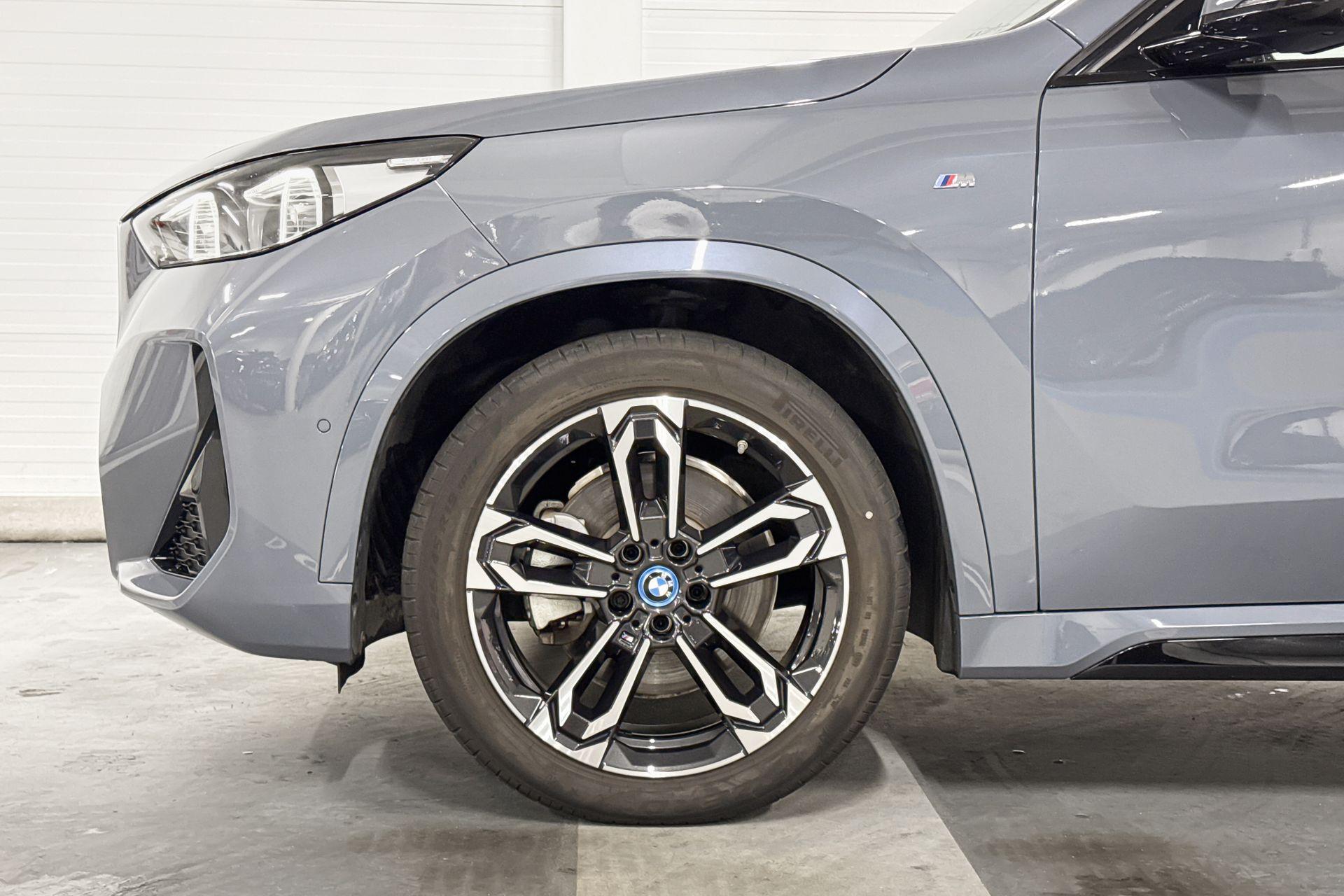 BMW iX1