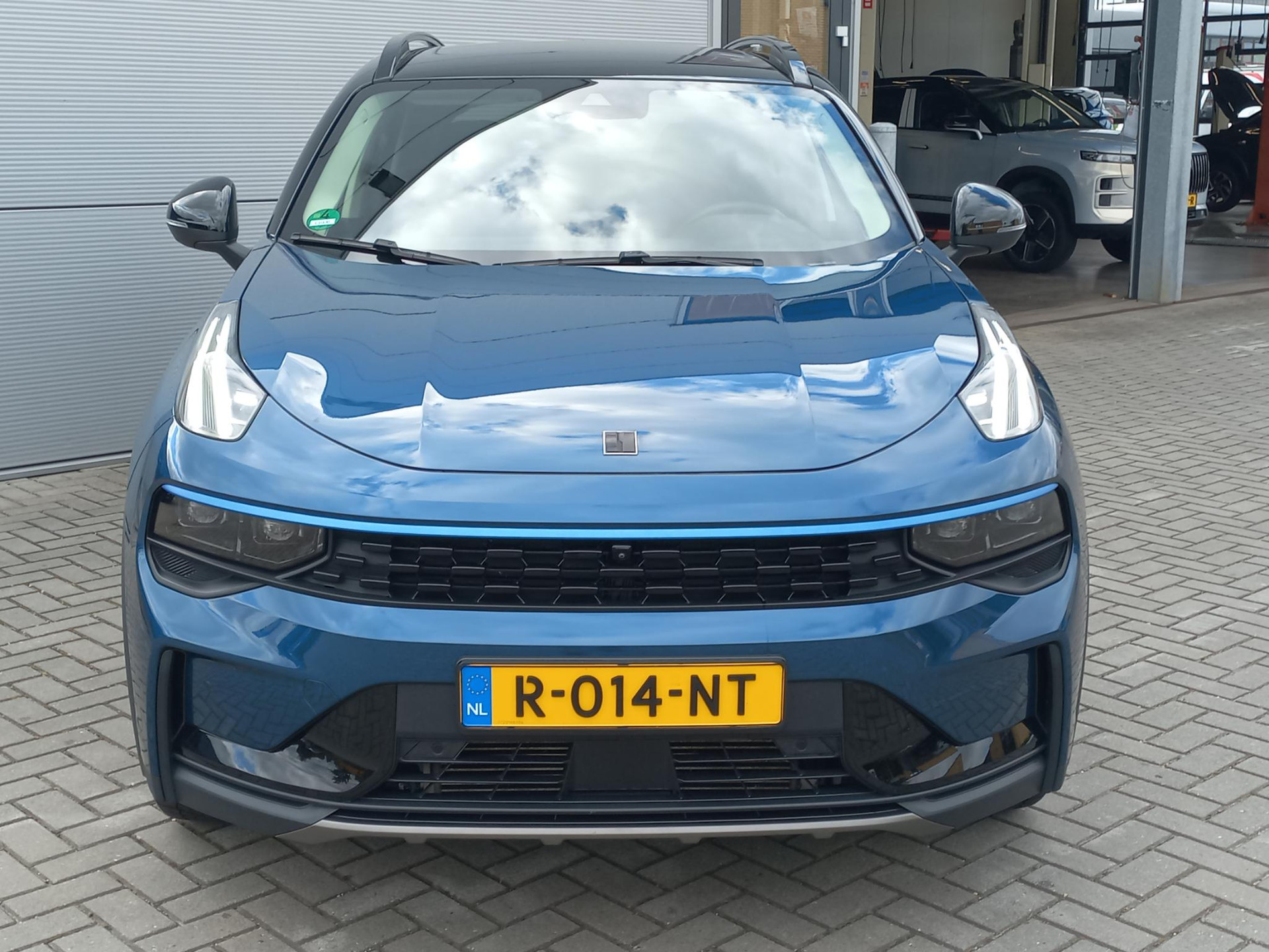 Lynk & Co 01