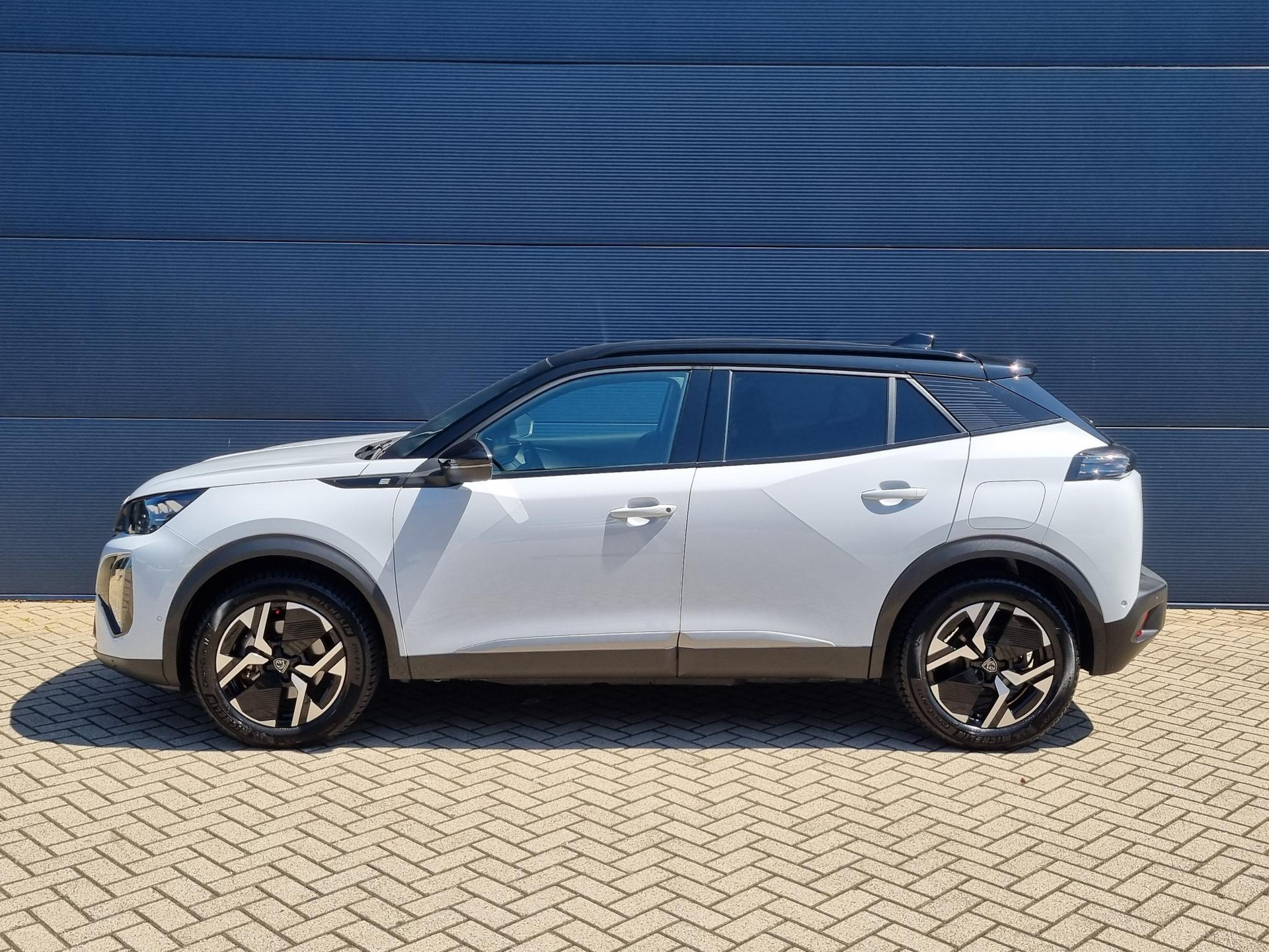 Peugeot e-2008