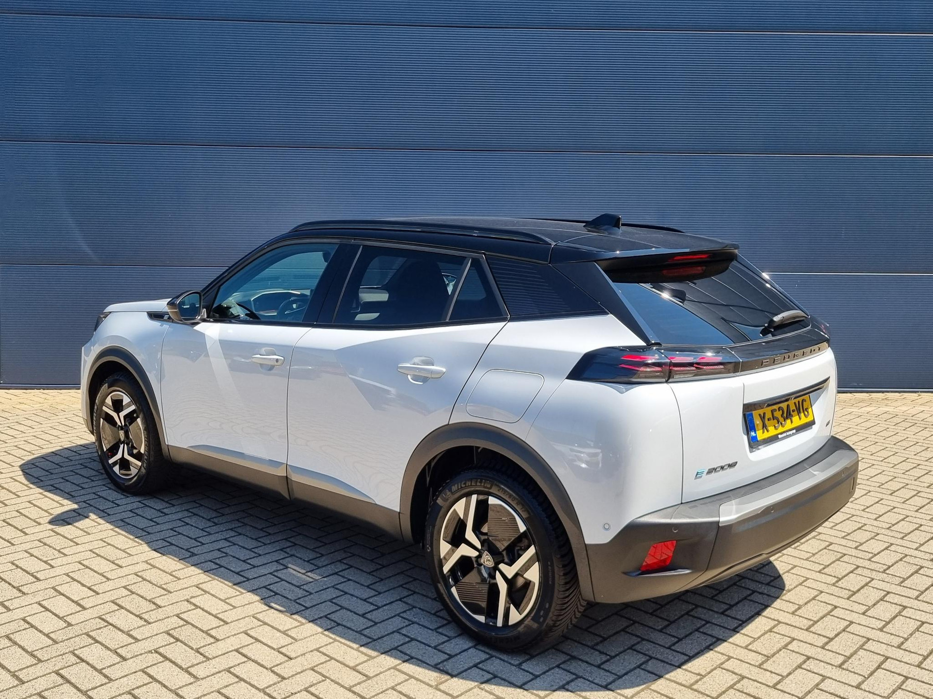 Peugeot e-2008