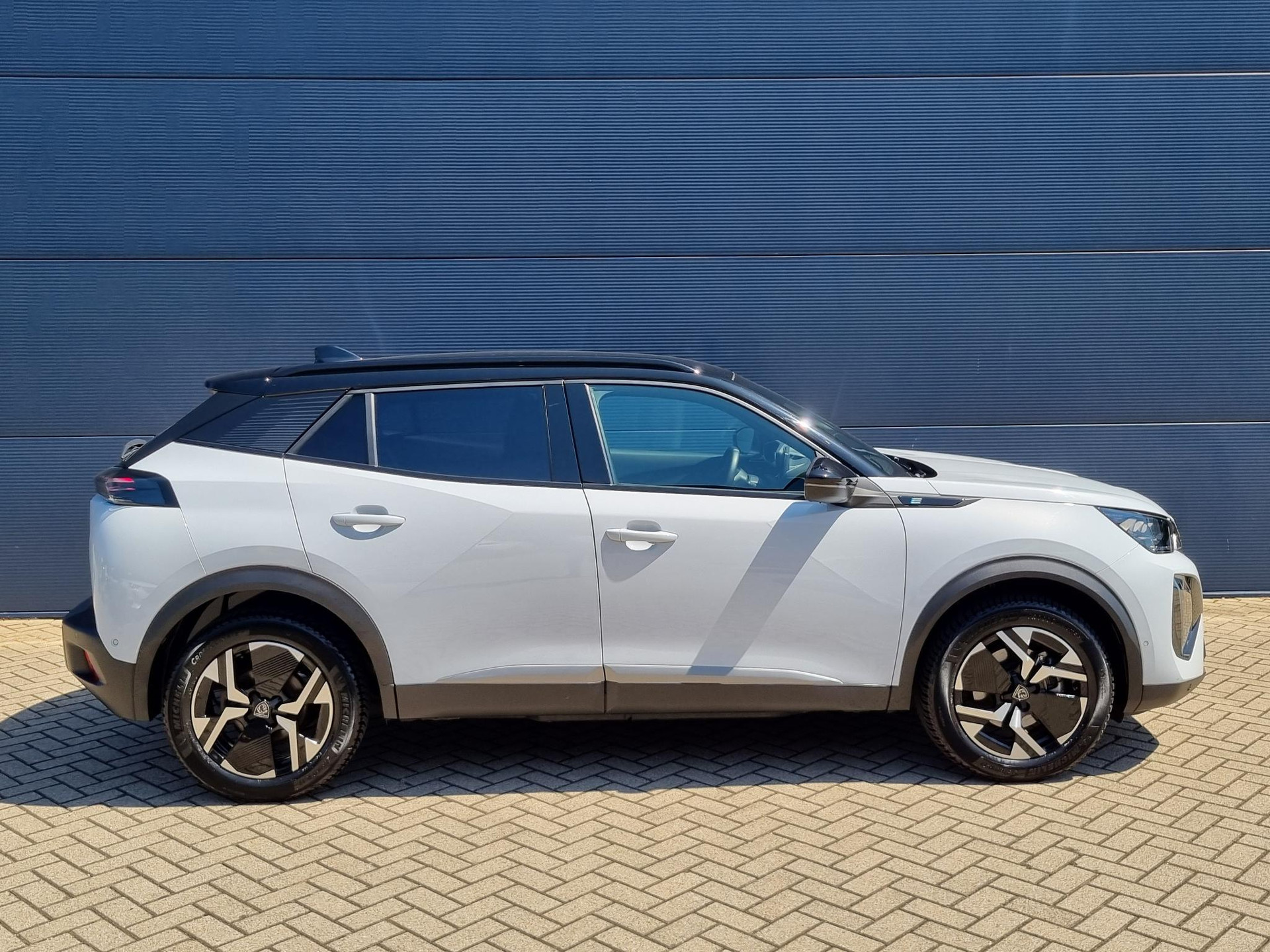Peugeot e-2008