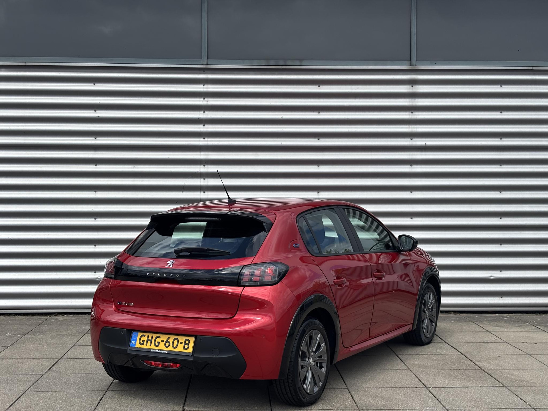 Peugeot e-208