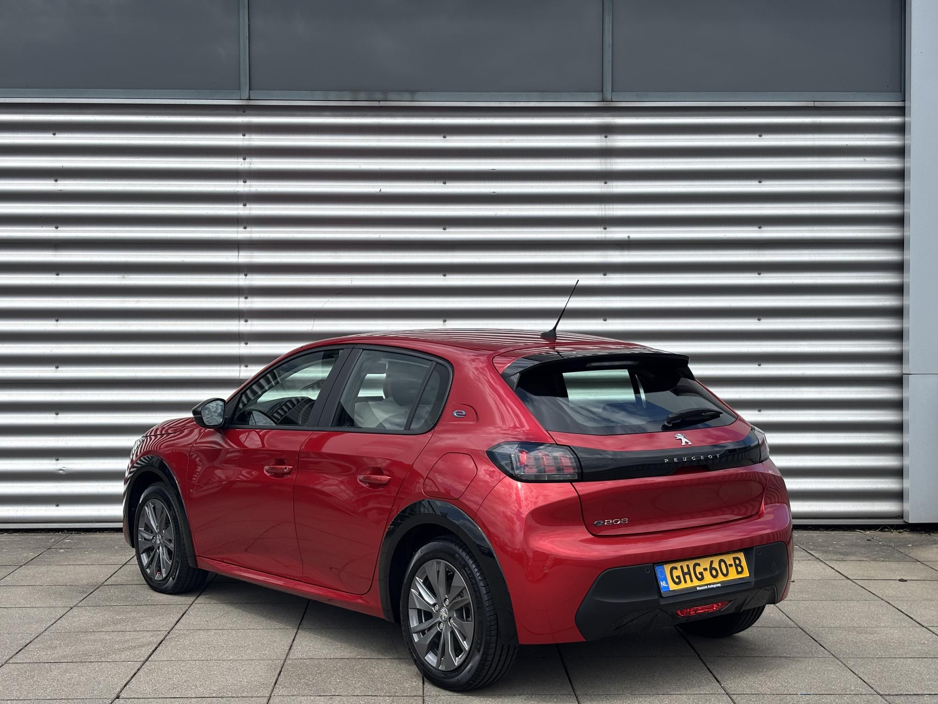 Peugeot e-208