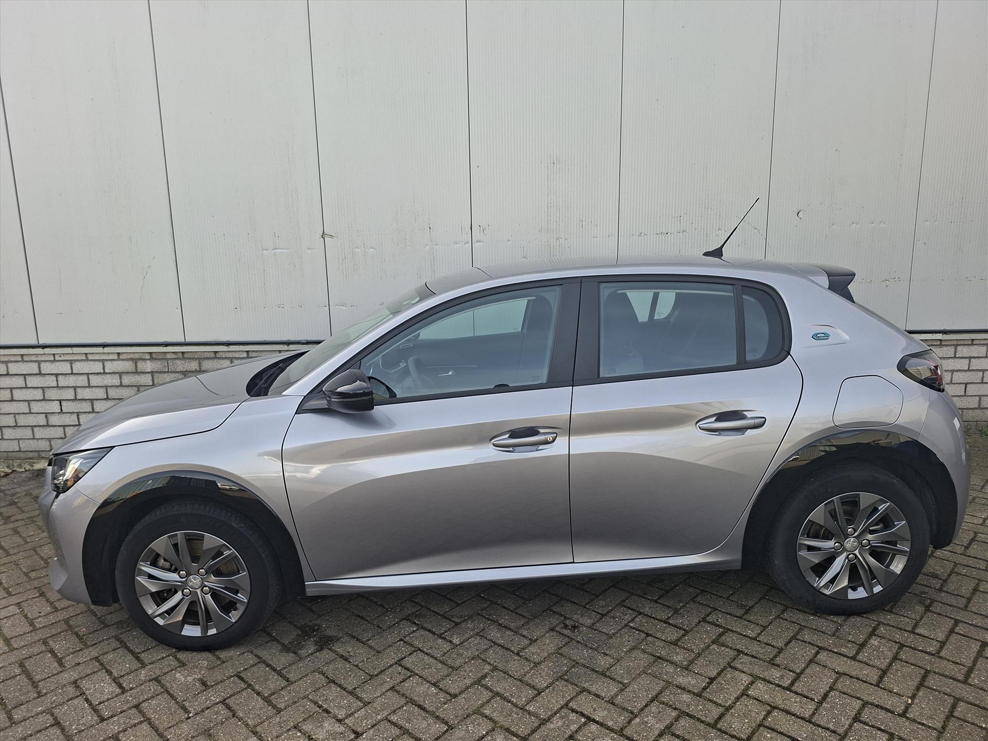 Peugeot e-208