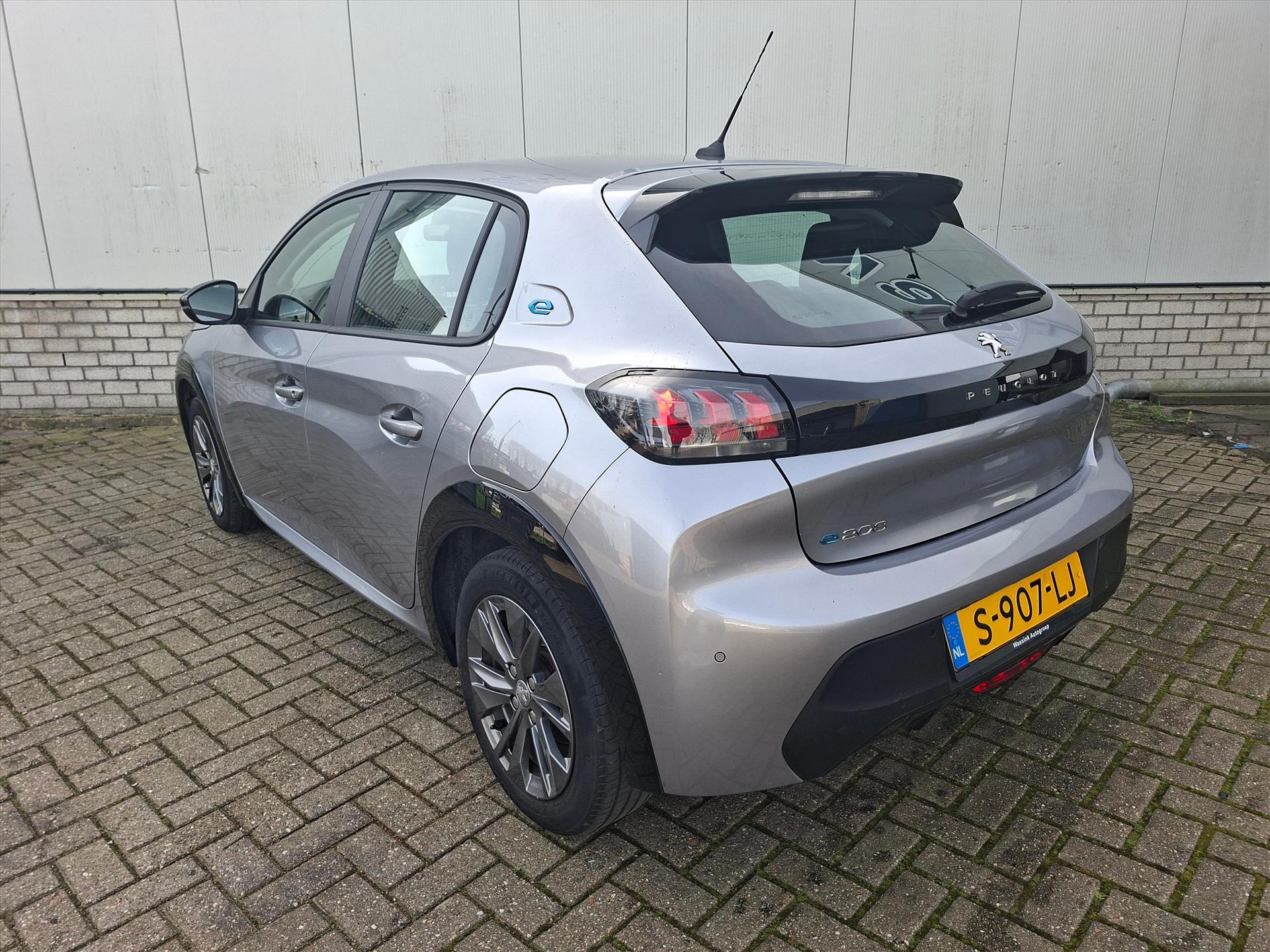 Peugeot e-208
