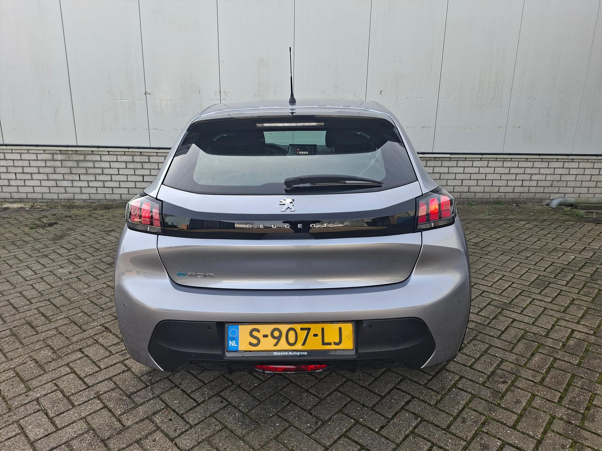 Peugeot e-208