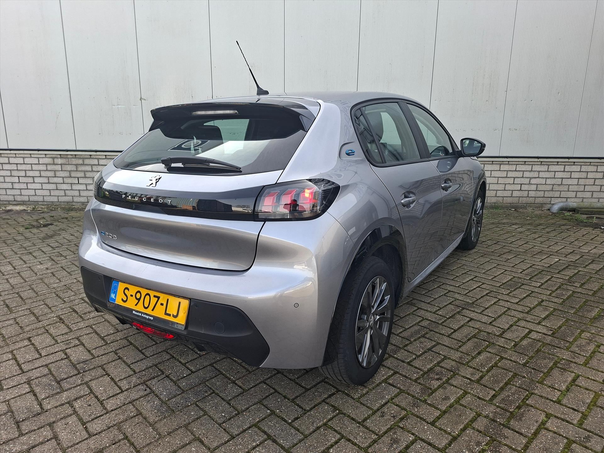 Peugeot e-208