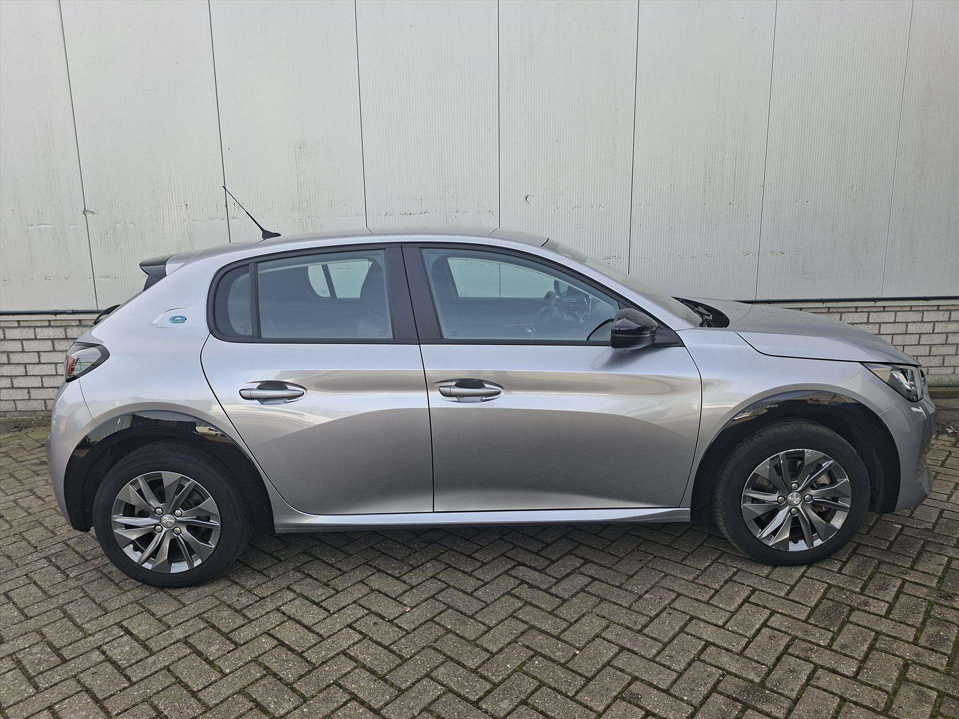Peugeot e-208