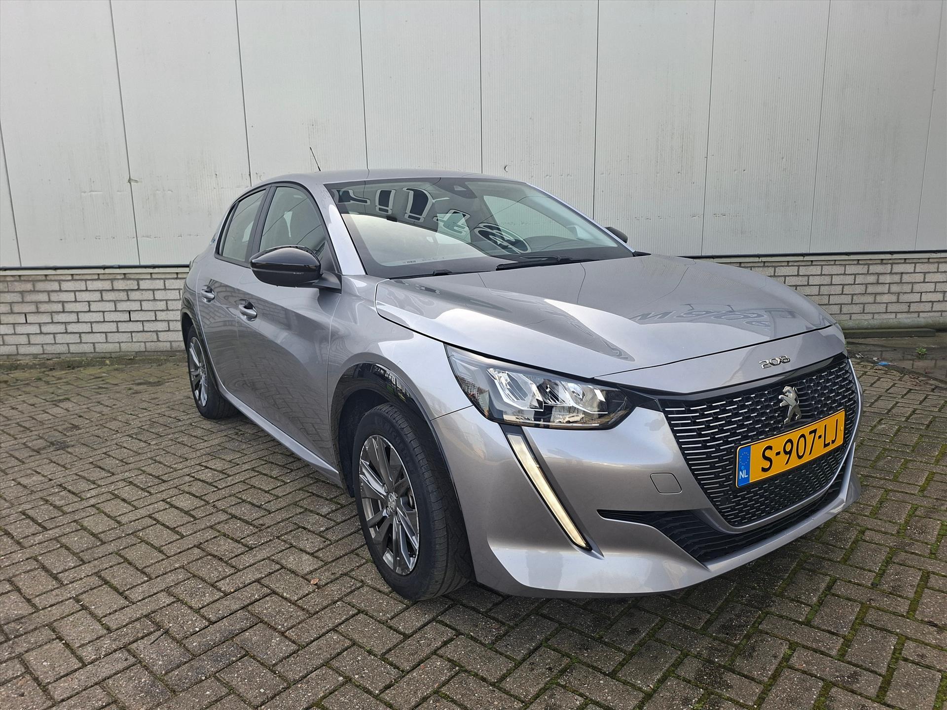 Peugeot e-208