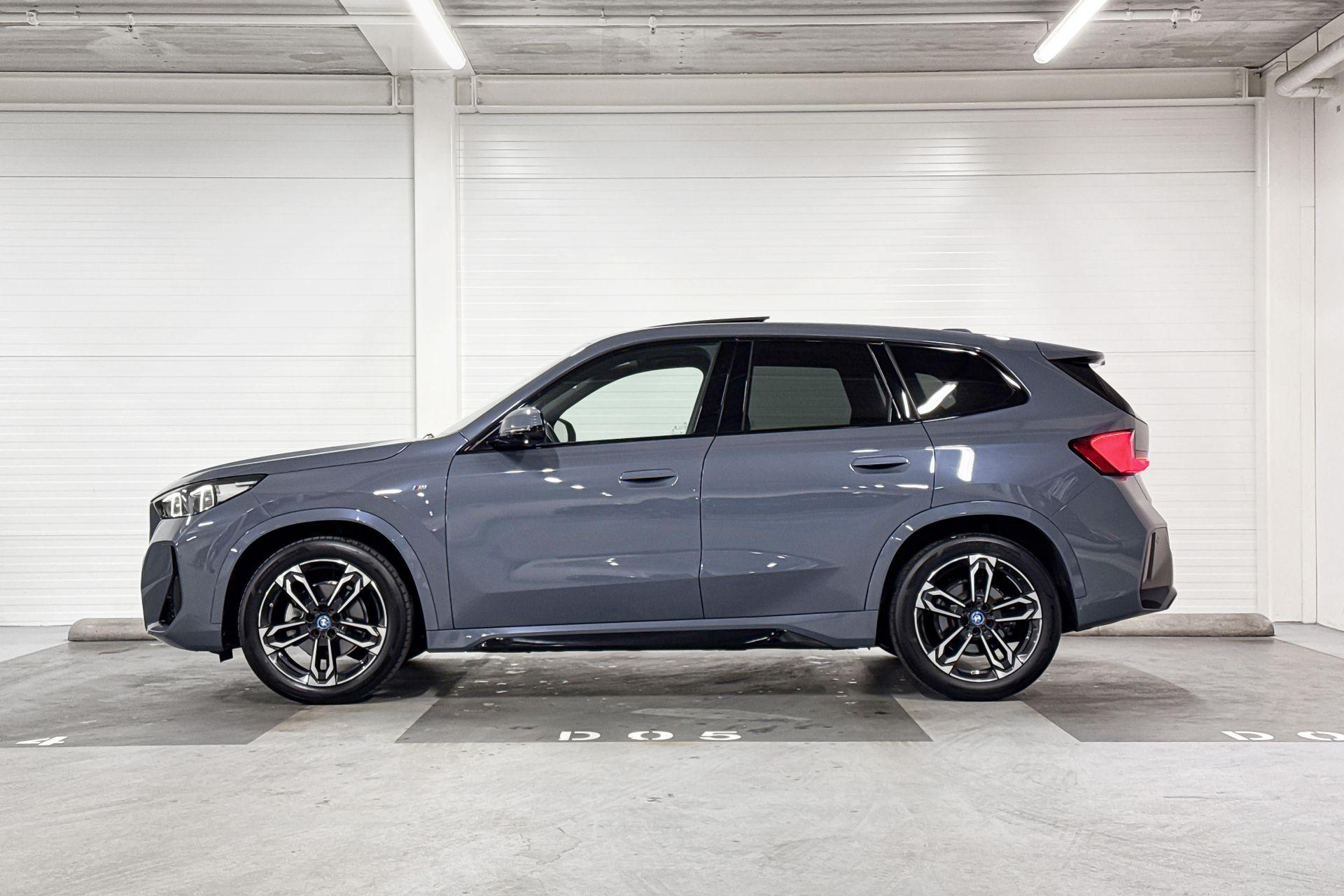 BMW iX1