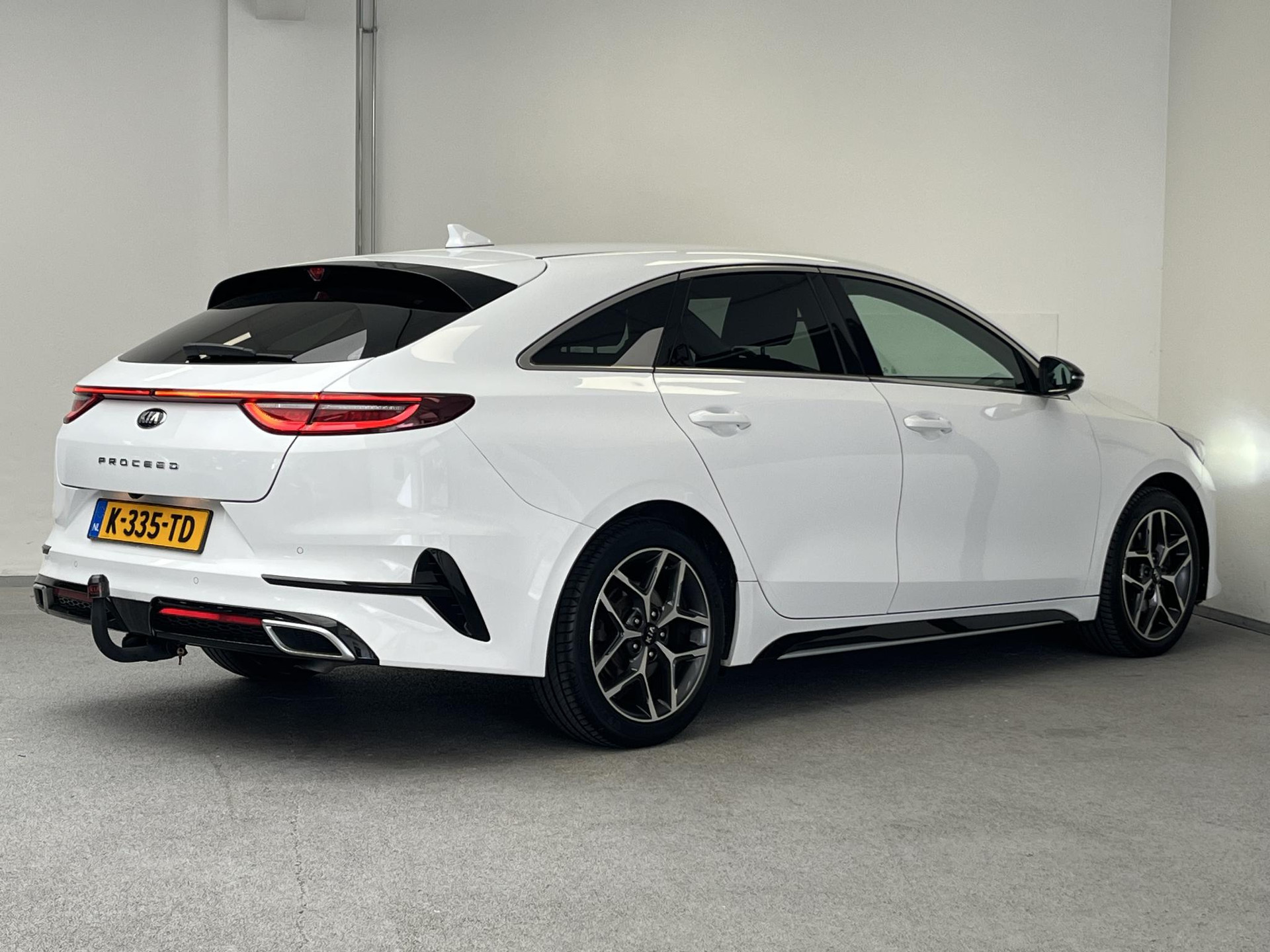 Kia Proceed