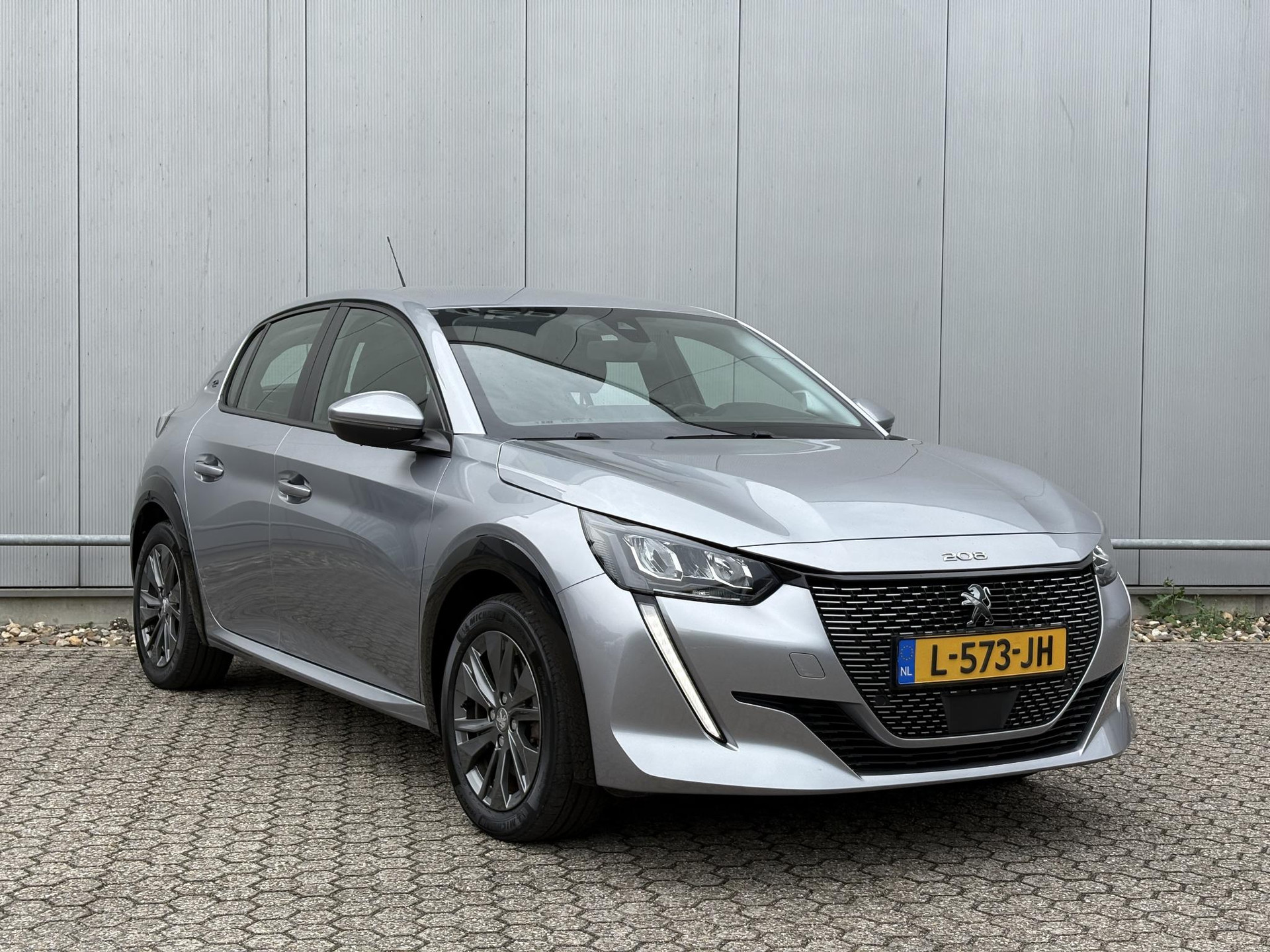 Peugeot e-208