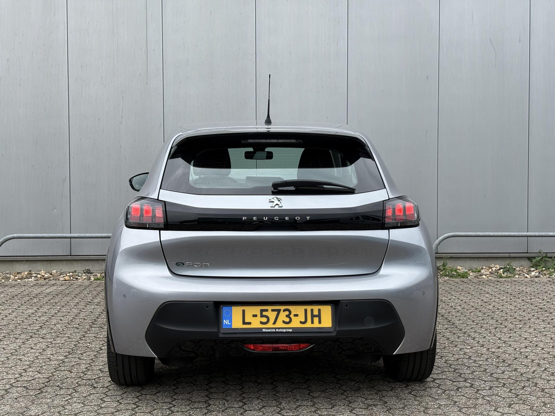 Peugeot e-208