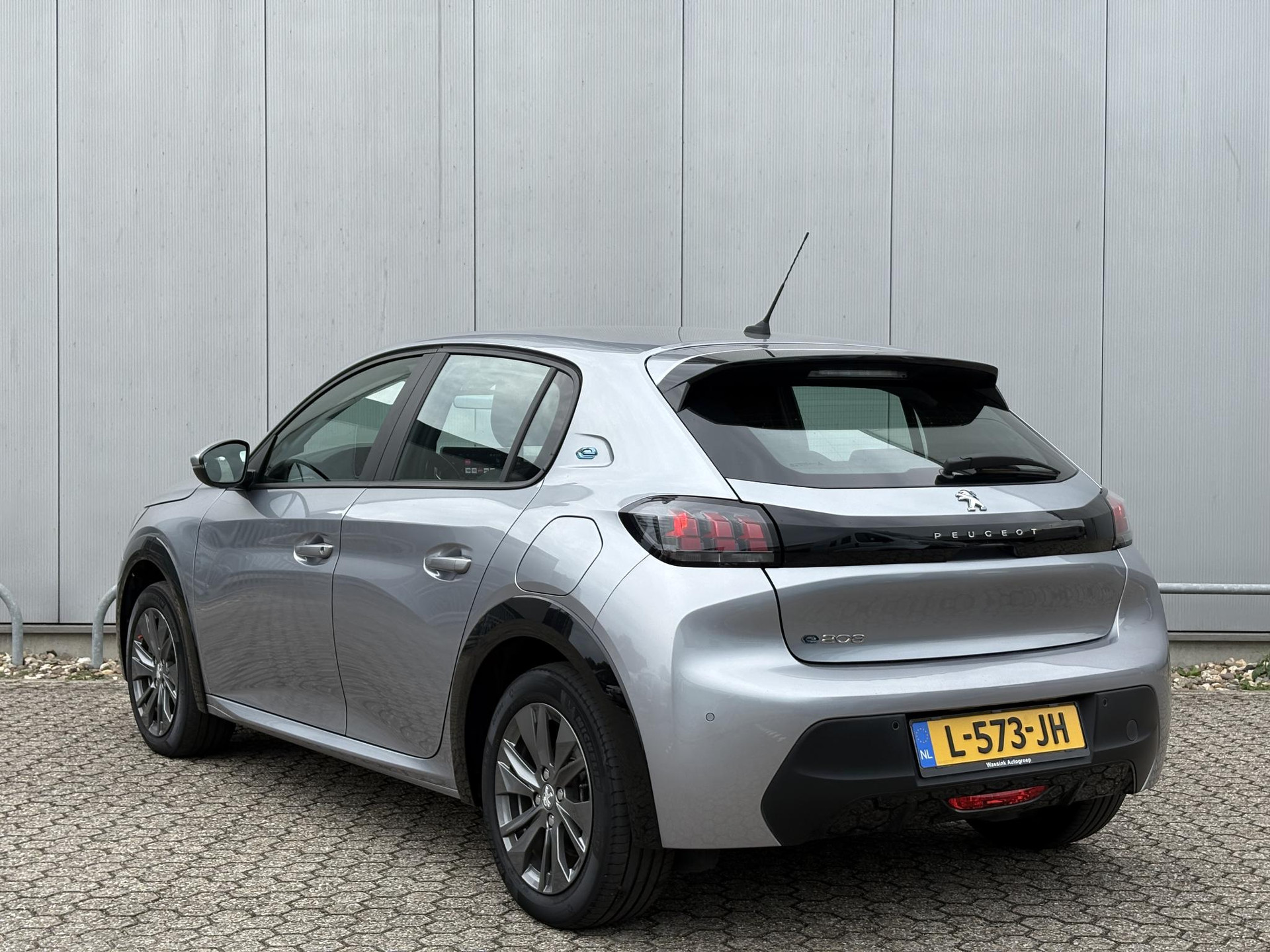Peugeot e-208