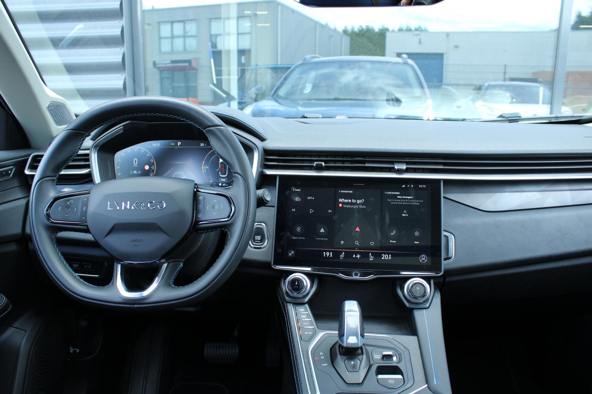 Lynk & Co 01