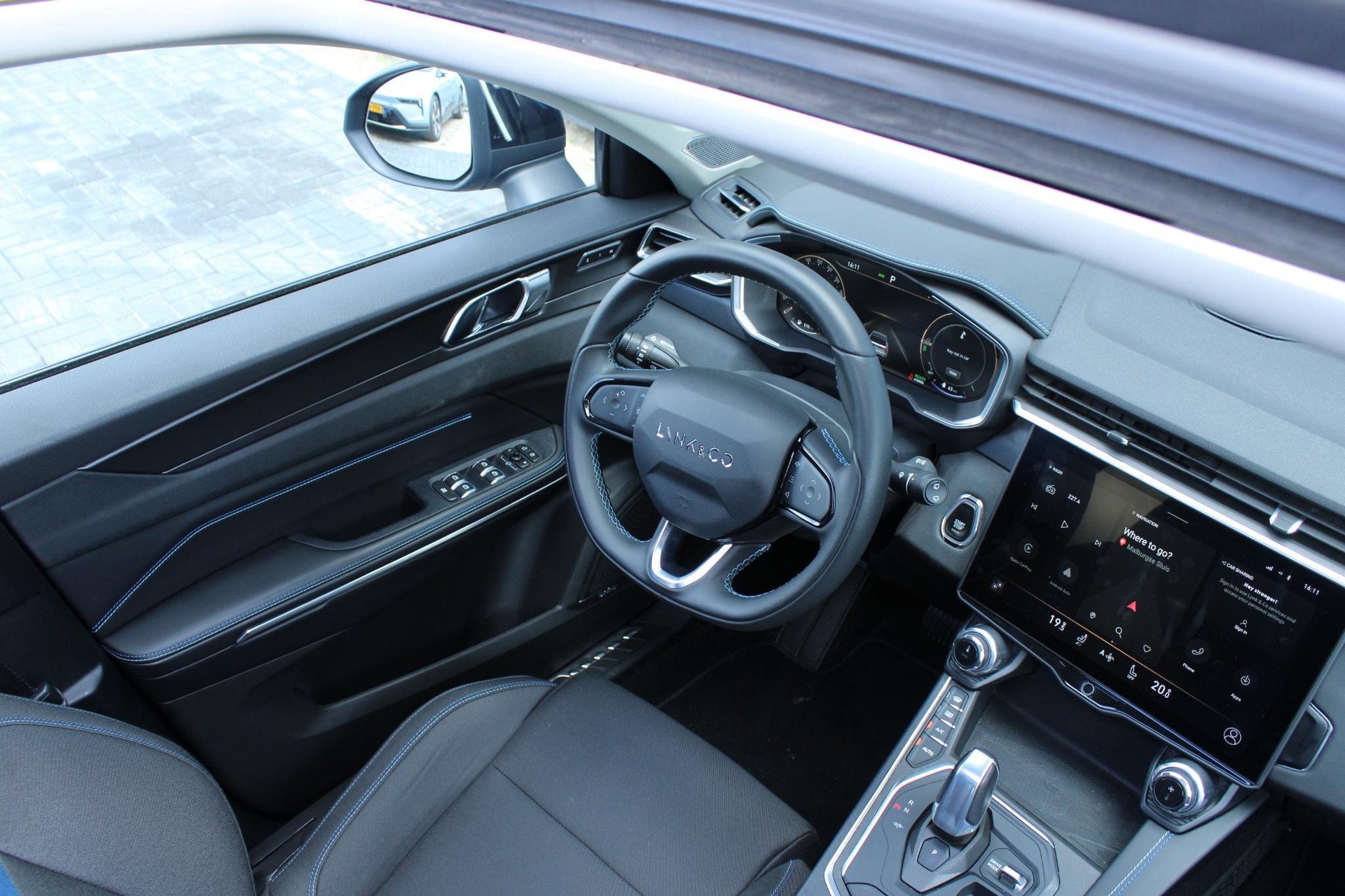 Lynk & Co 01