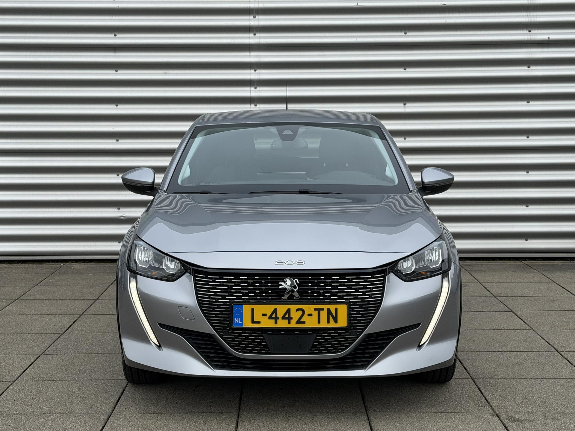 Peugeot e-208