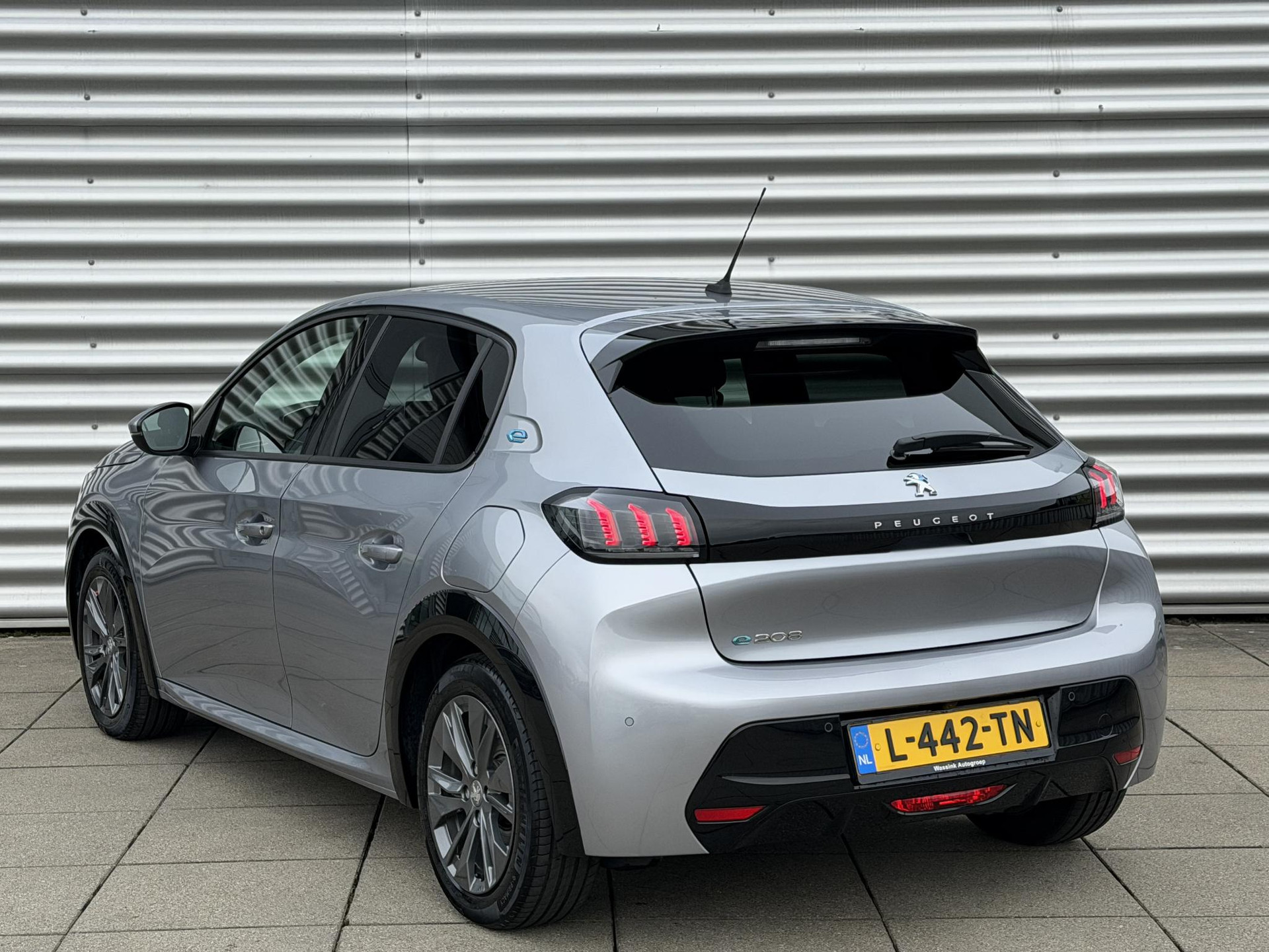 Peugeot e-208