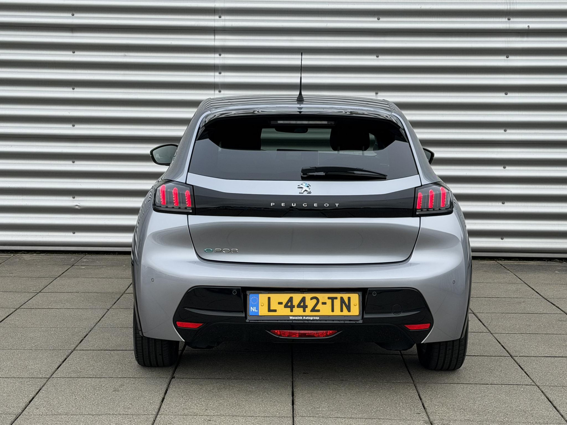 Peugeot e-208