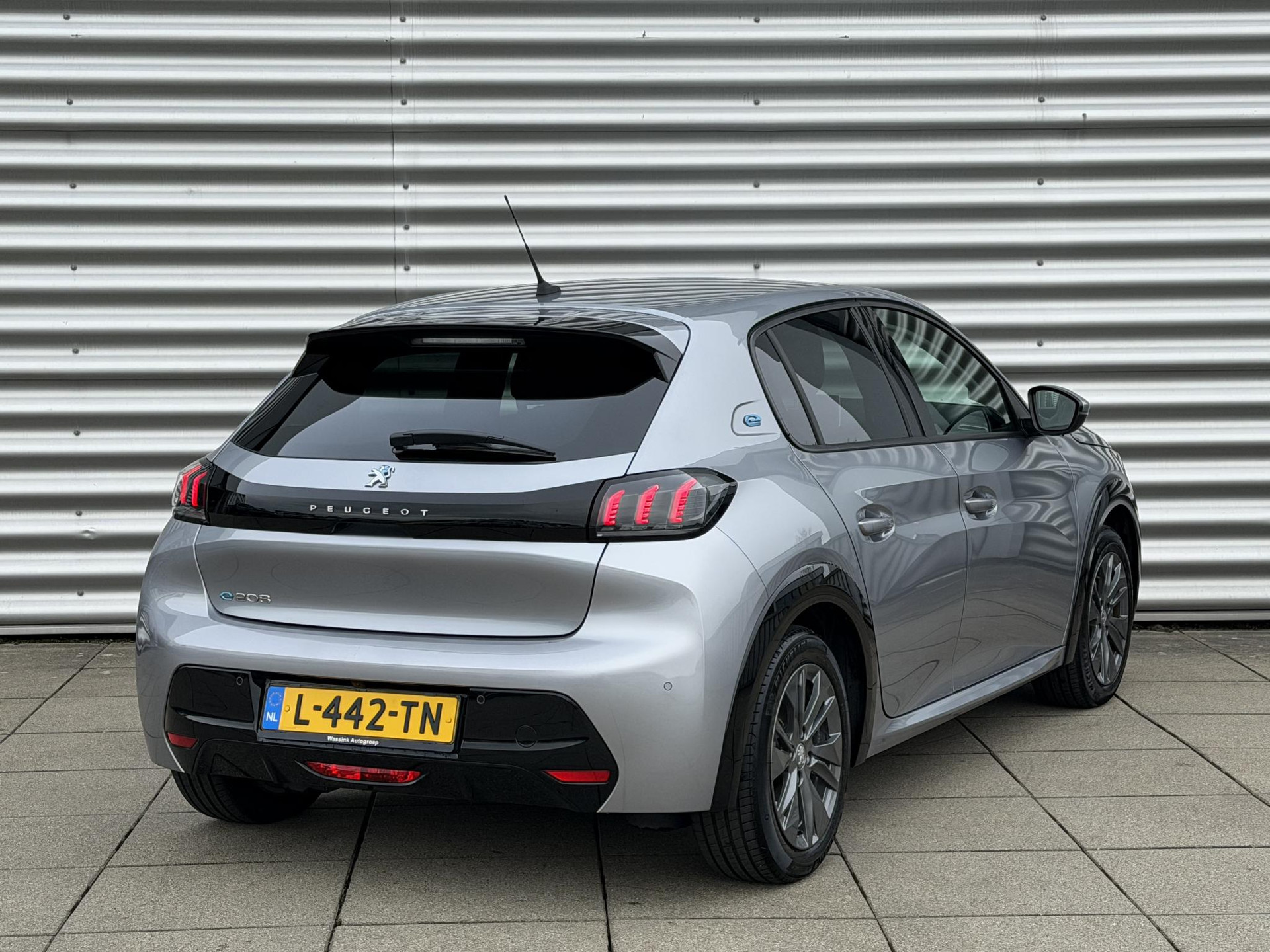 Peugeot e-208