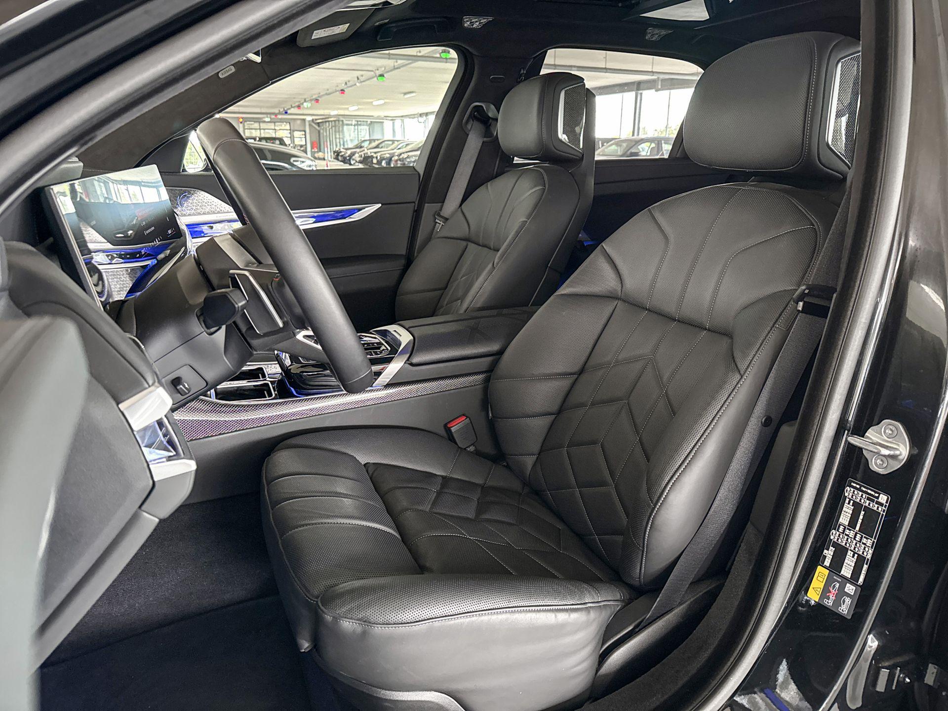 BMW i7