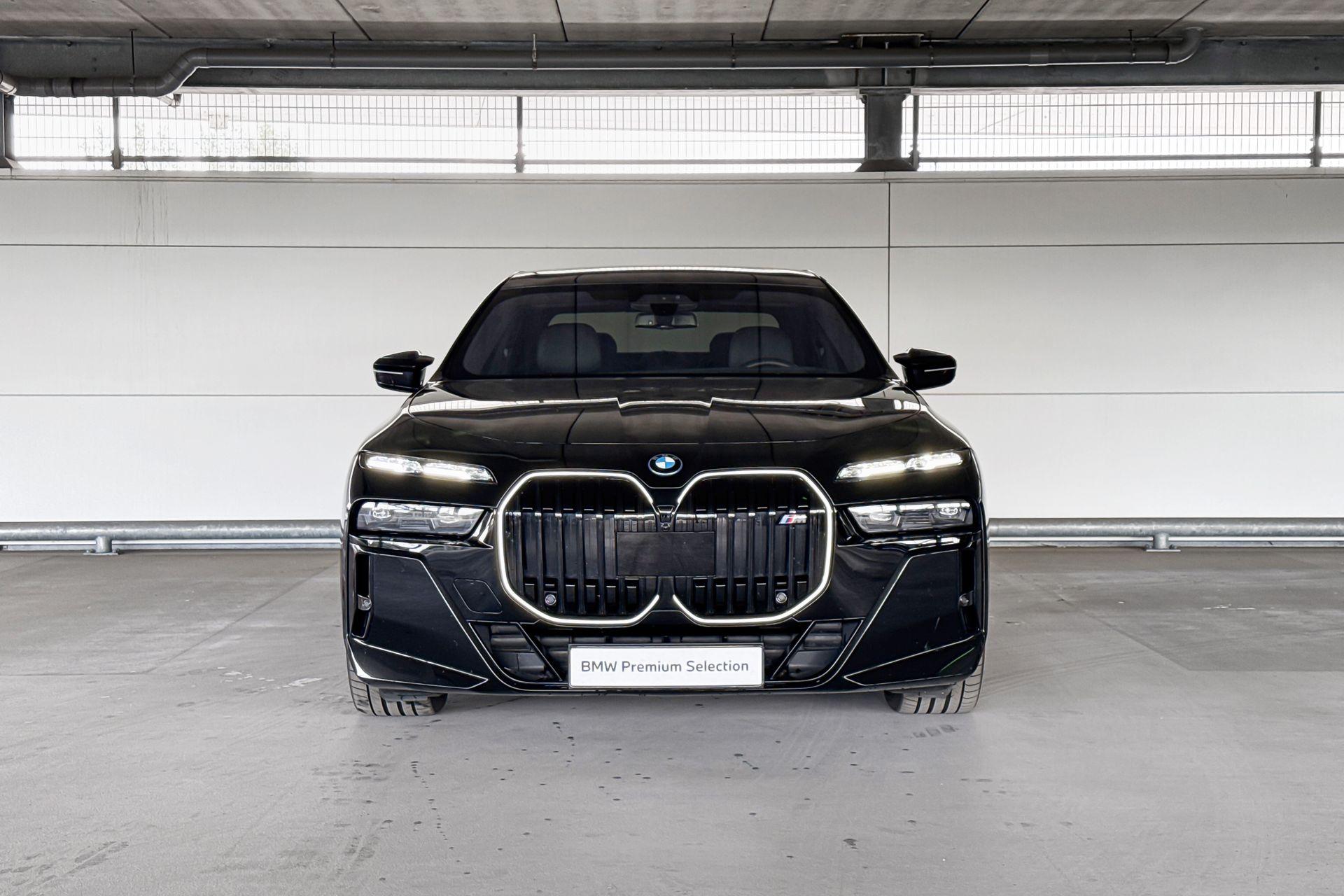 BMW i7