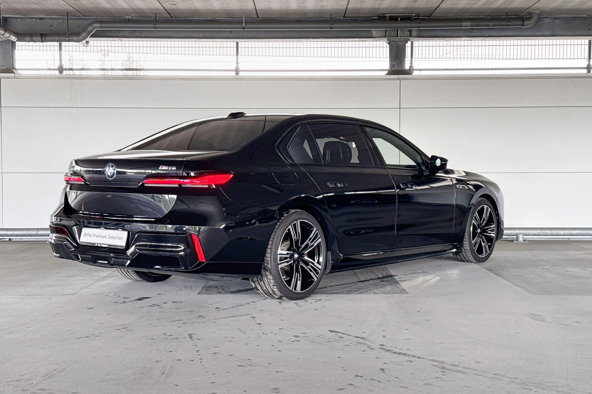 BMW i7
