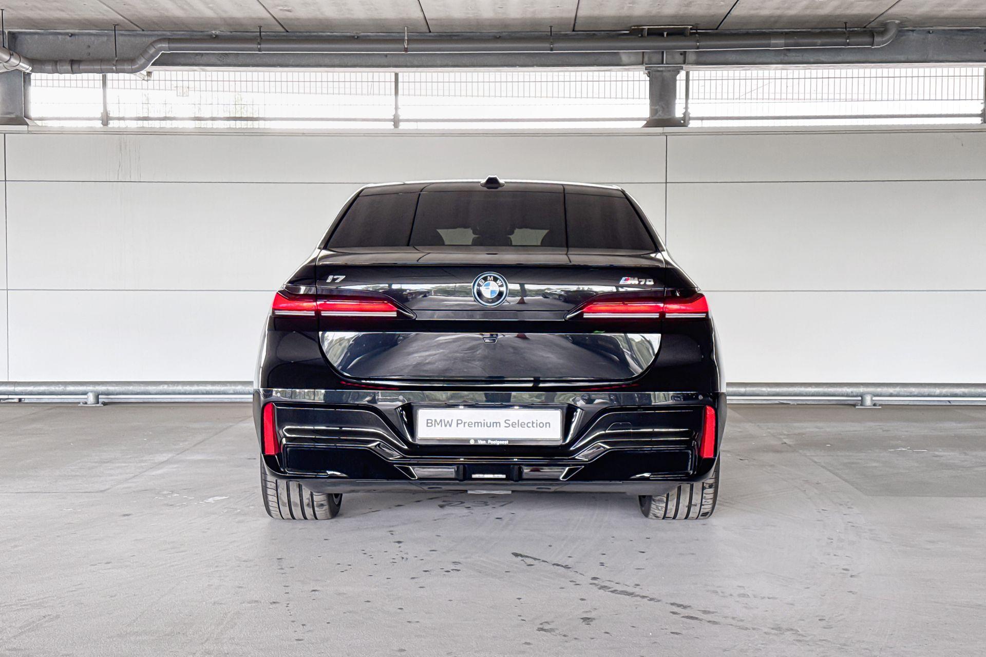 BMW i7