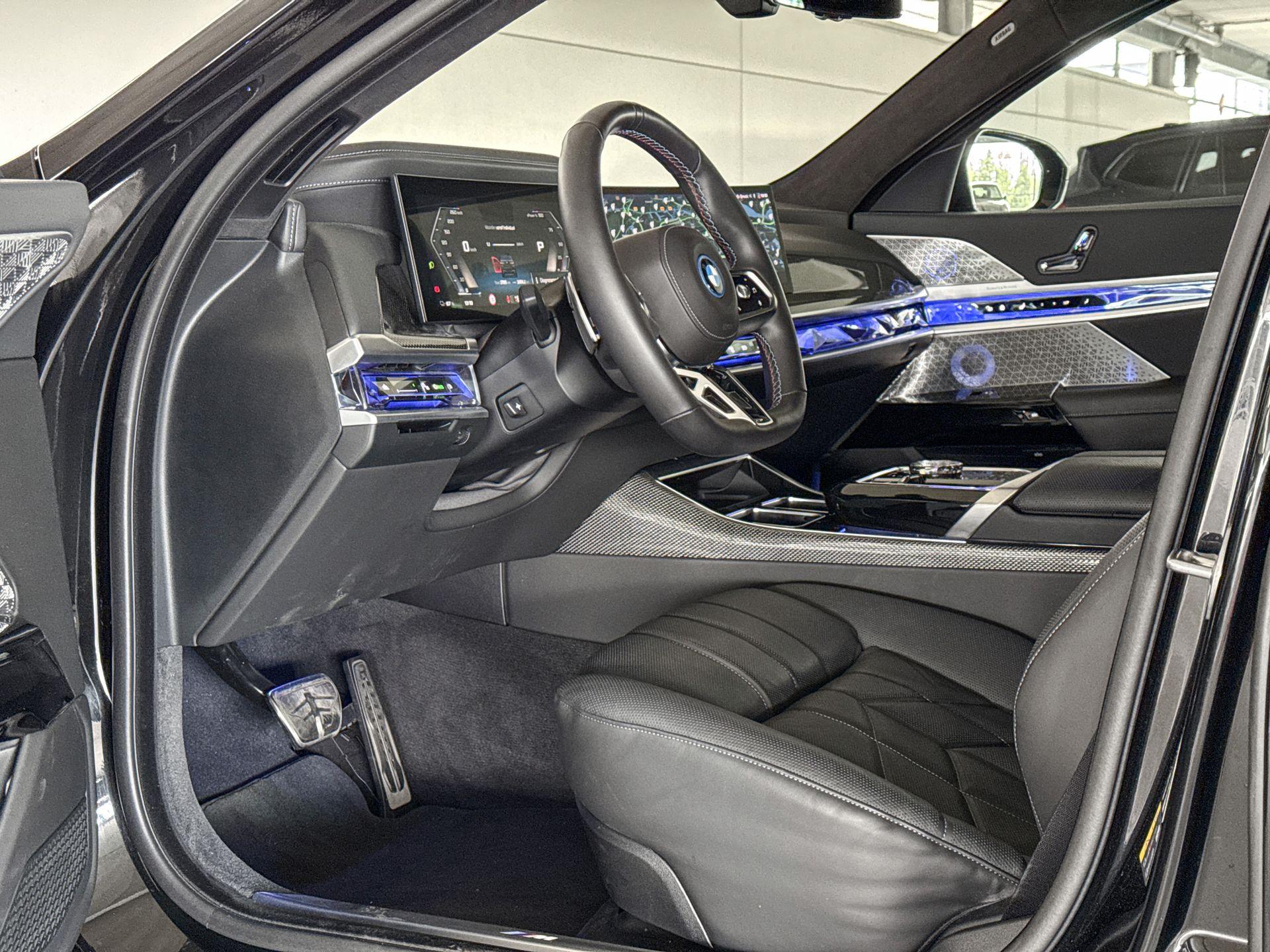 BMW i7