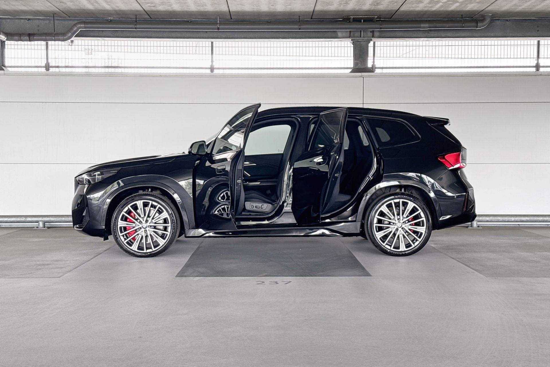 BMW iX1