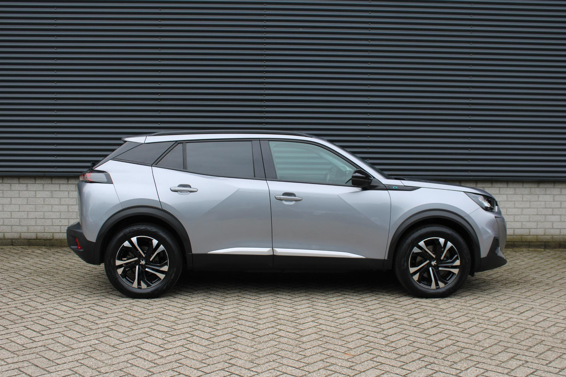 Peugeot e-2008