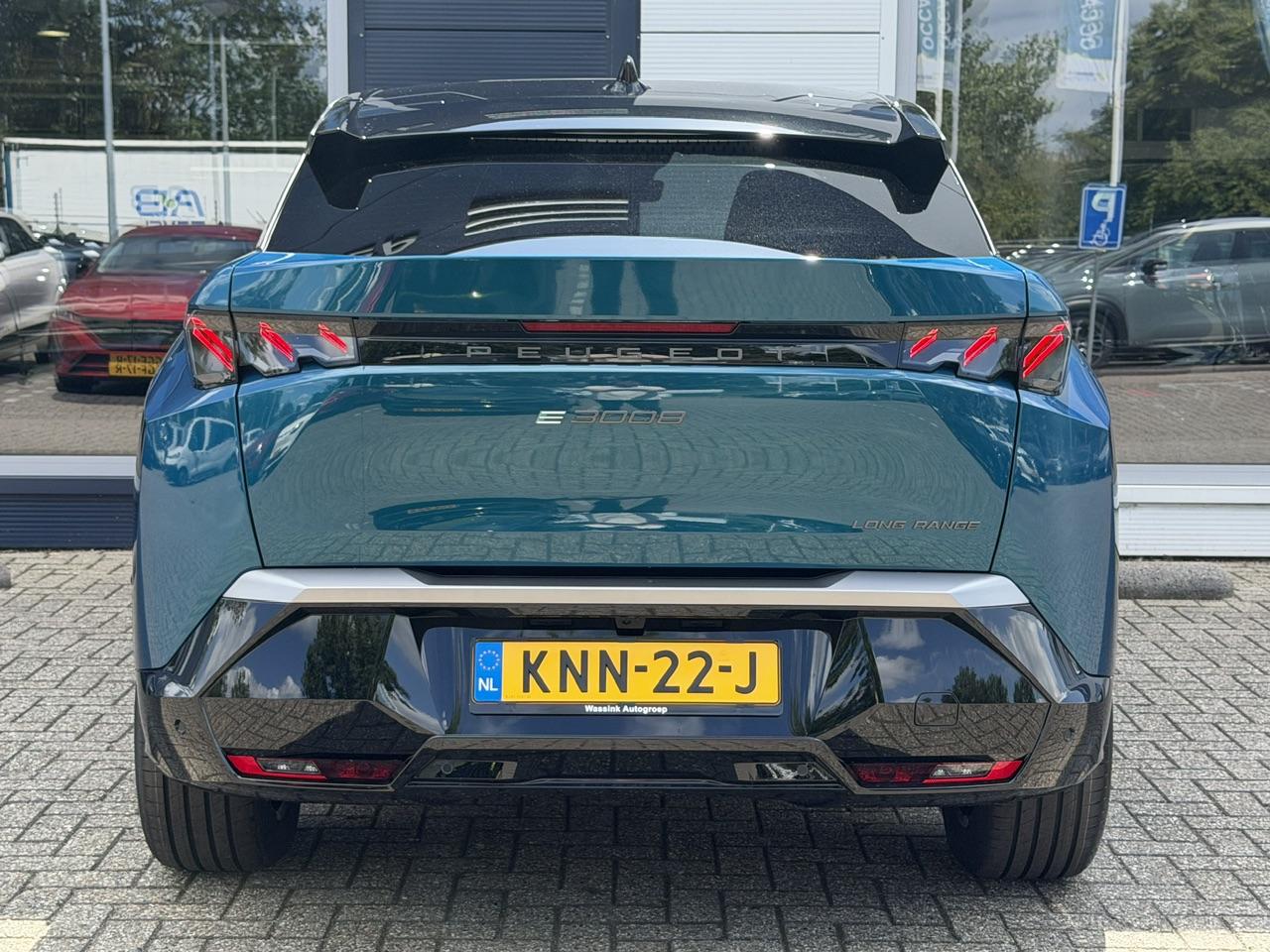Peugeot e-3008