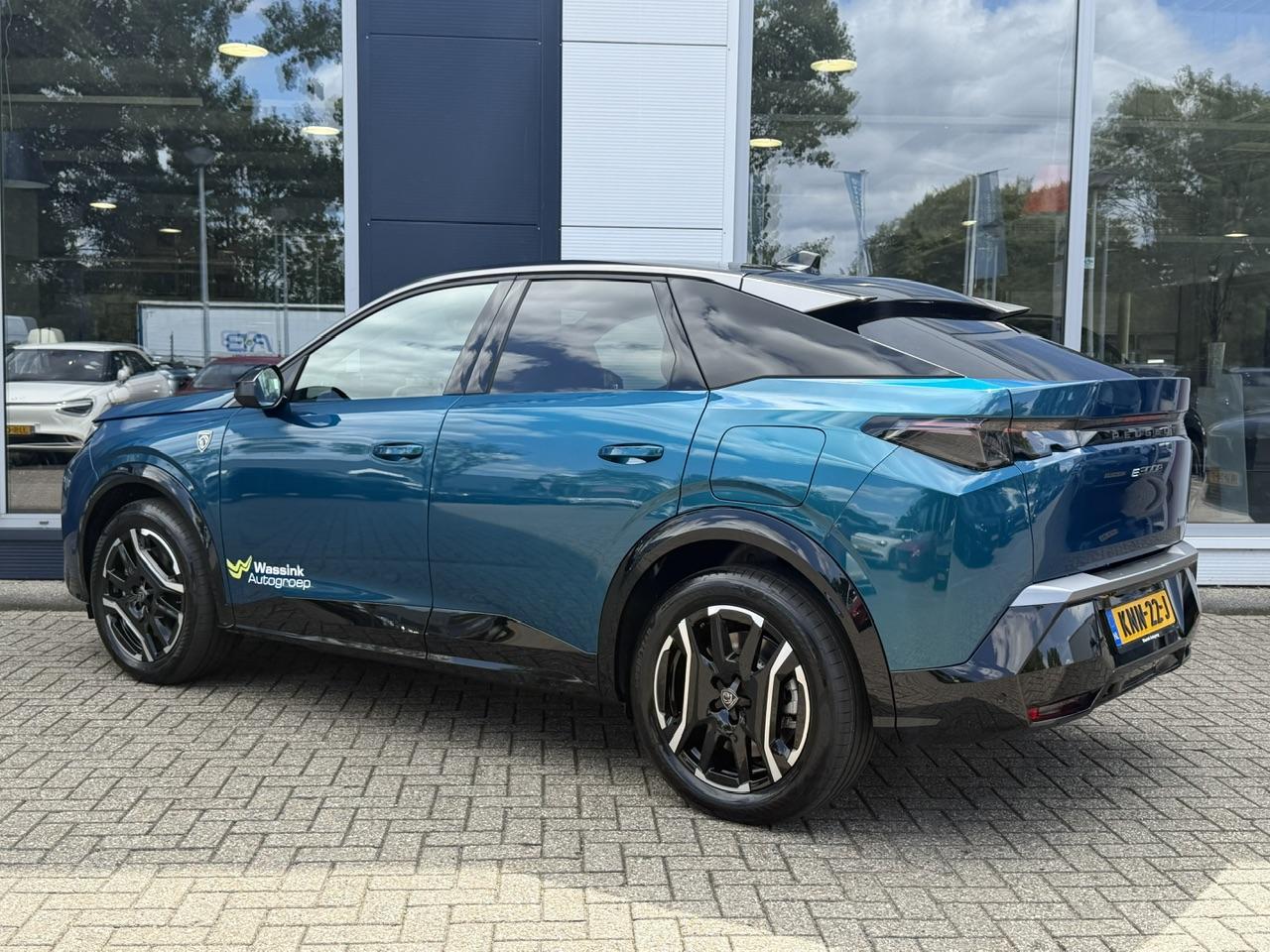 Peugeot e-3008