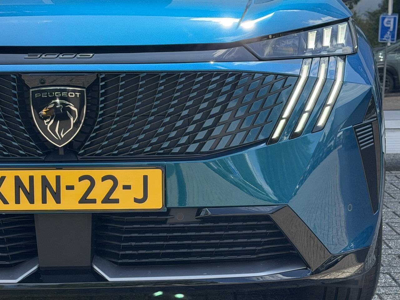 Peugeot e-3008