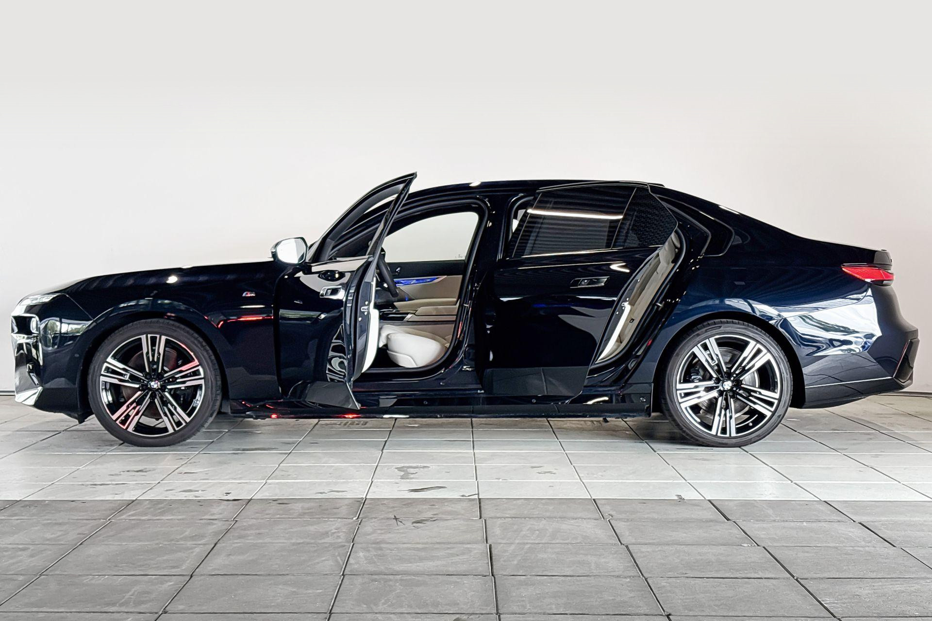 BMW i7