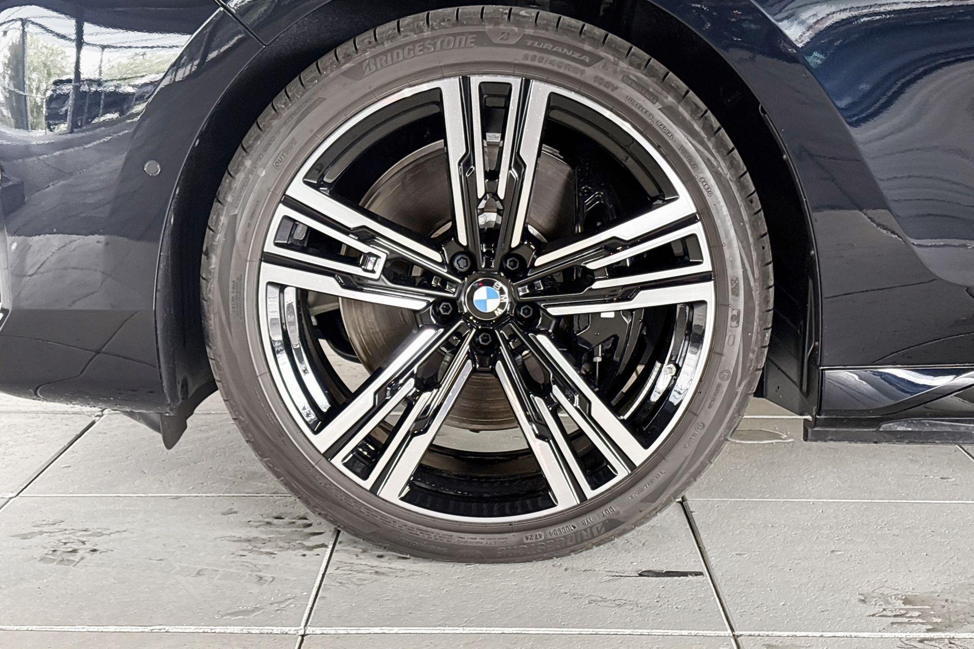 BMW i7