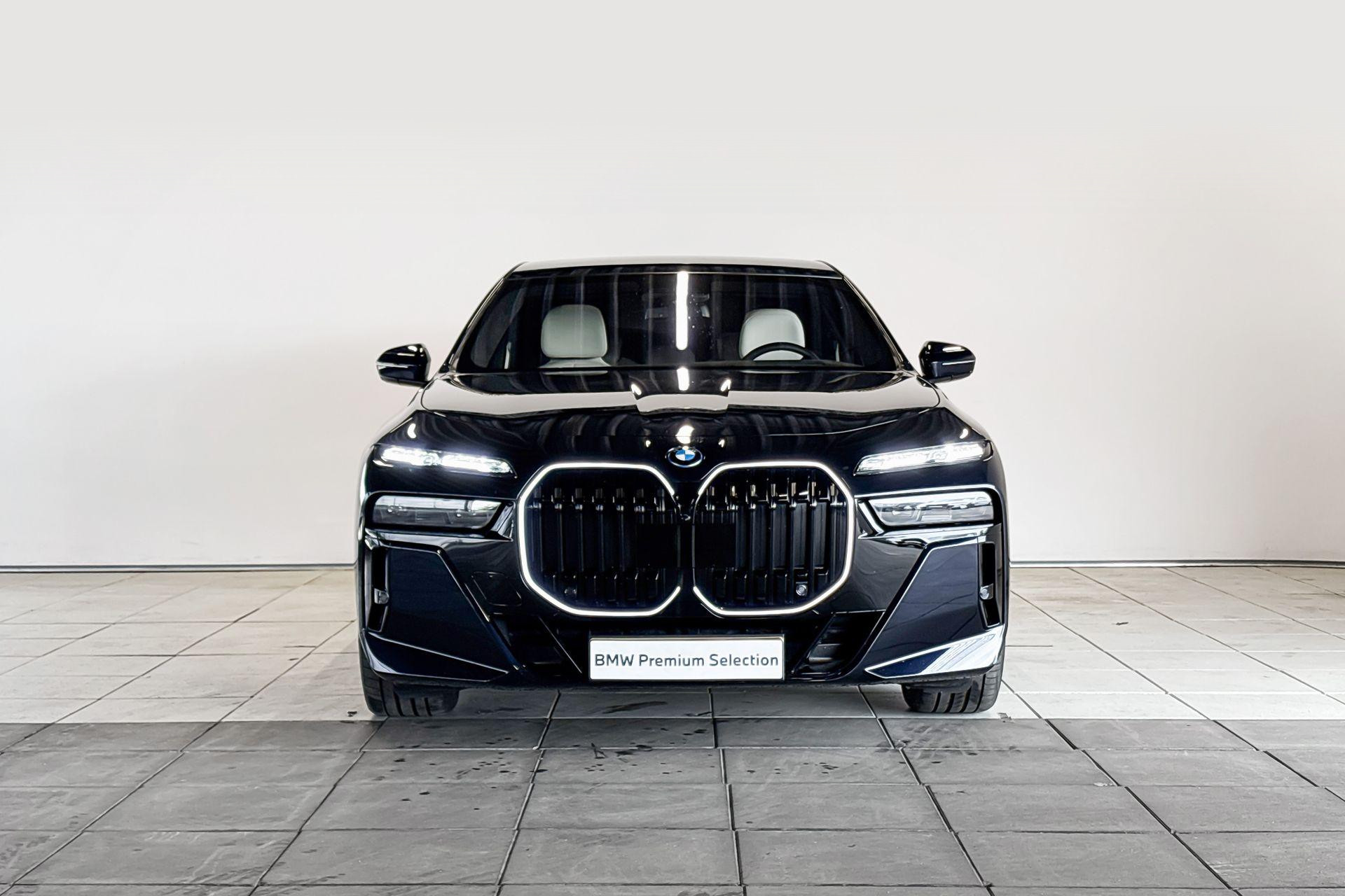 BMW i7