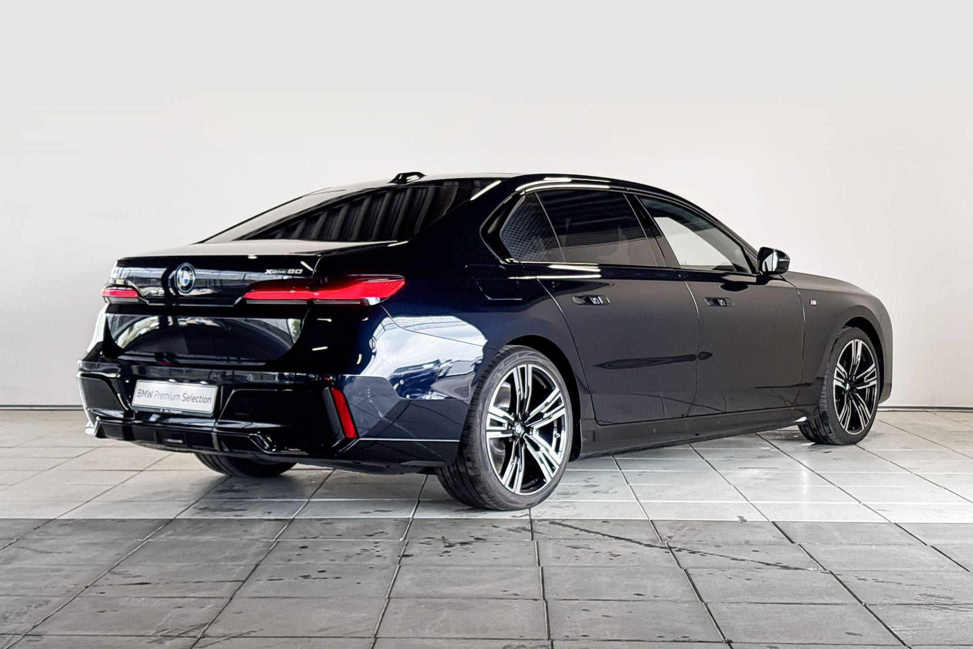 BMW i7