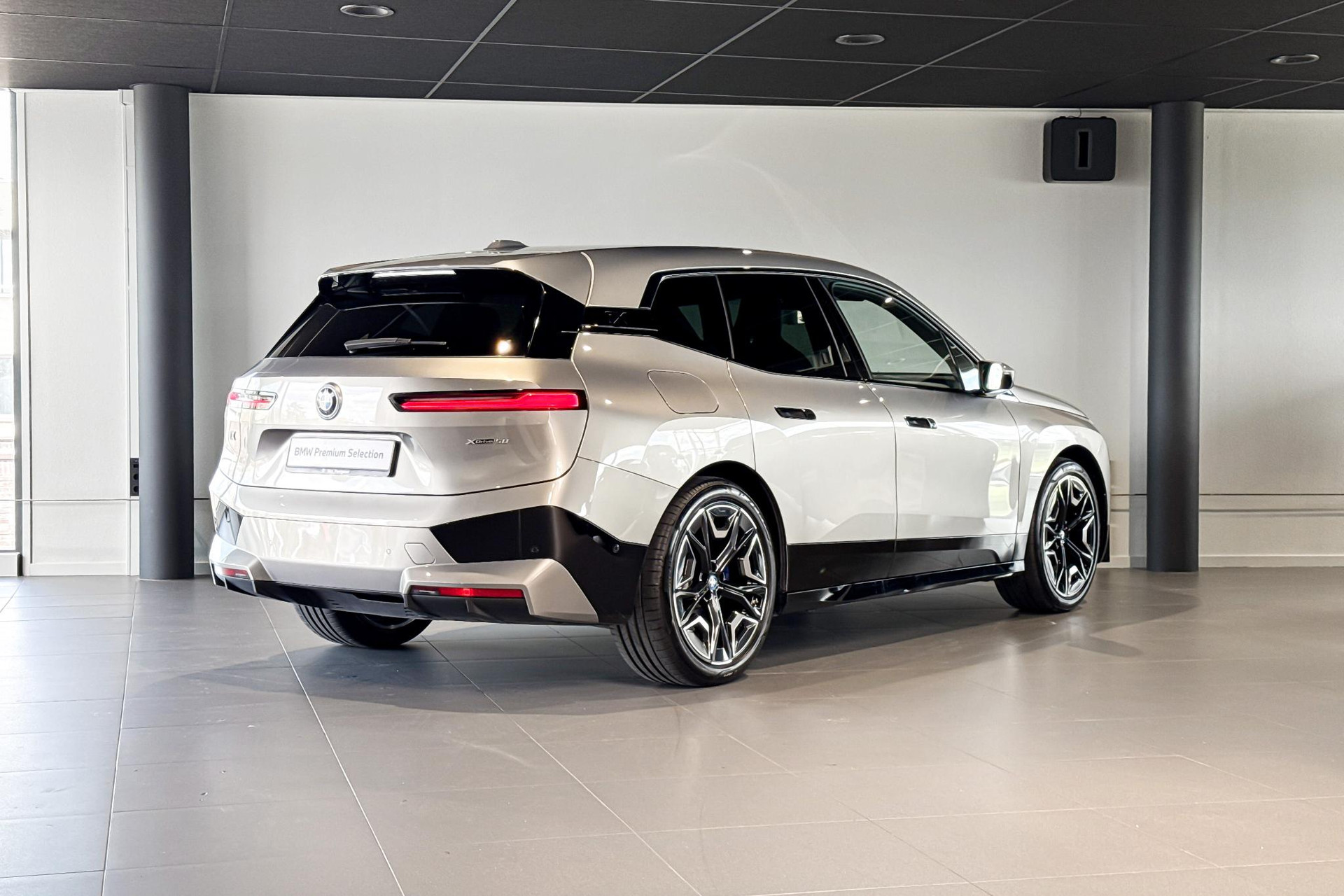 BMW iX