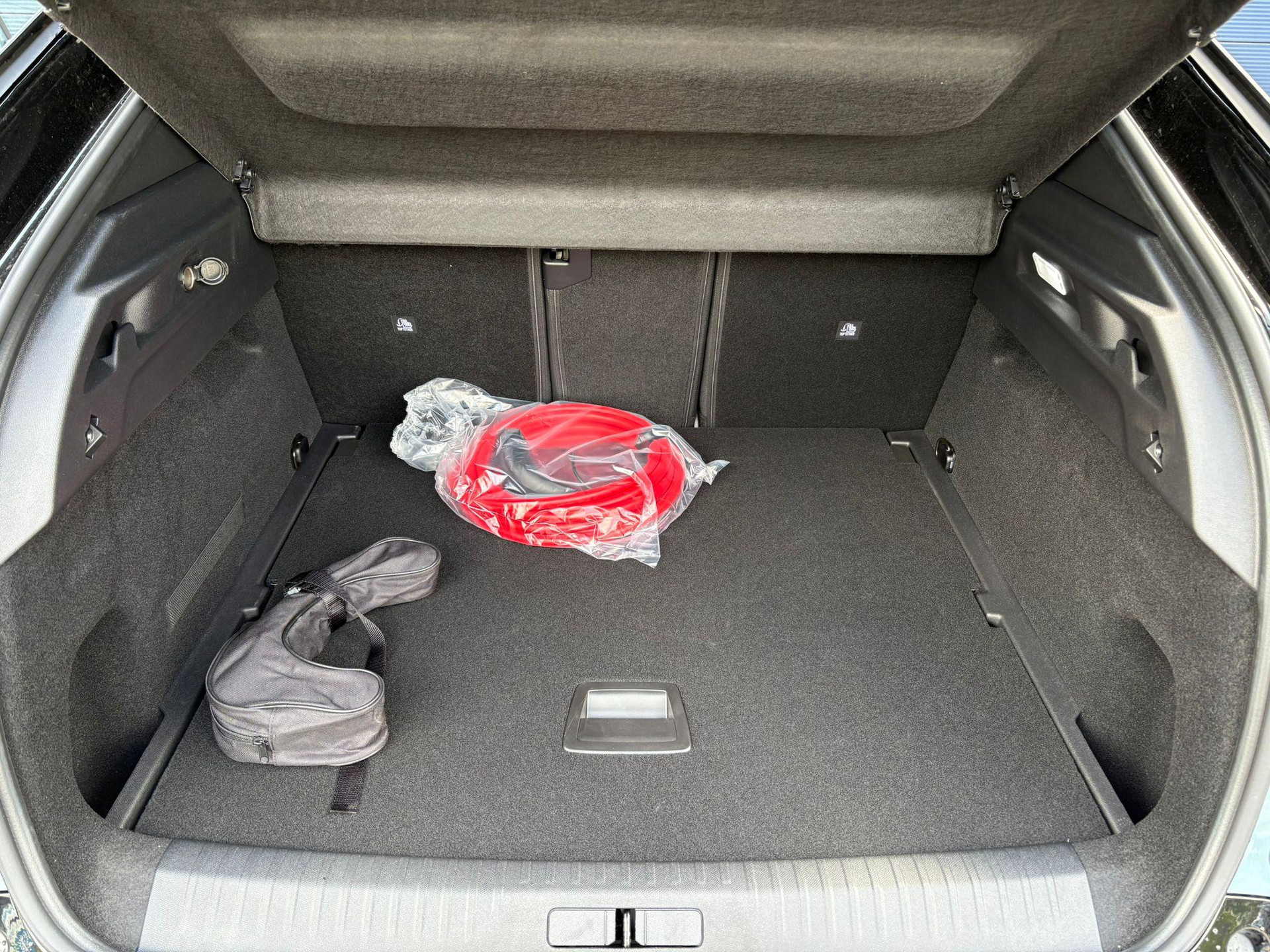 Peugeot e-3008