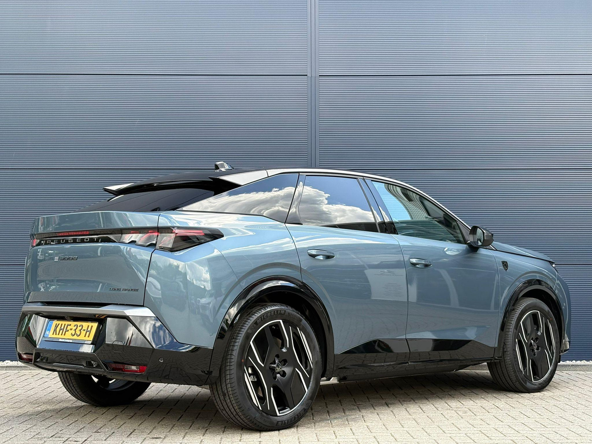Peugeot e-3008