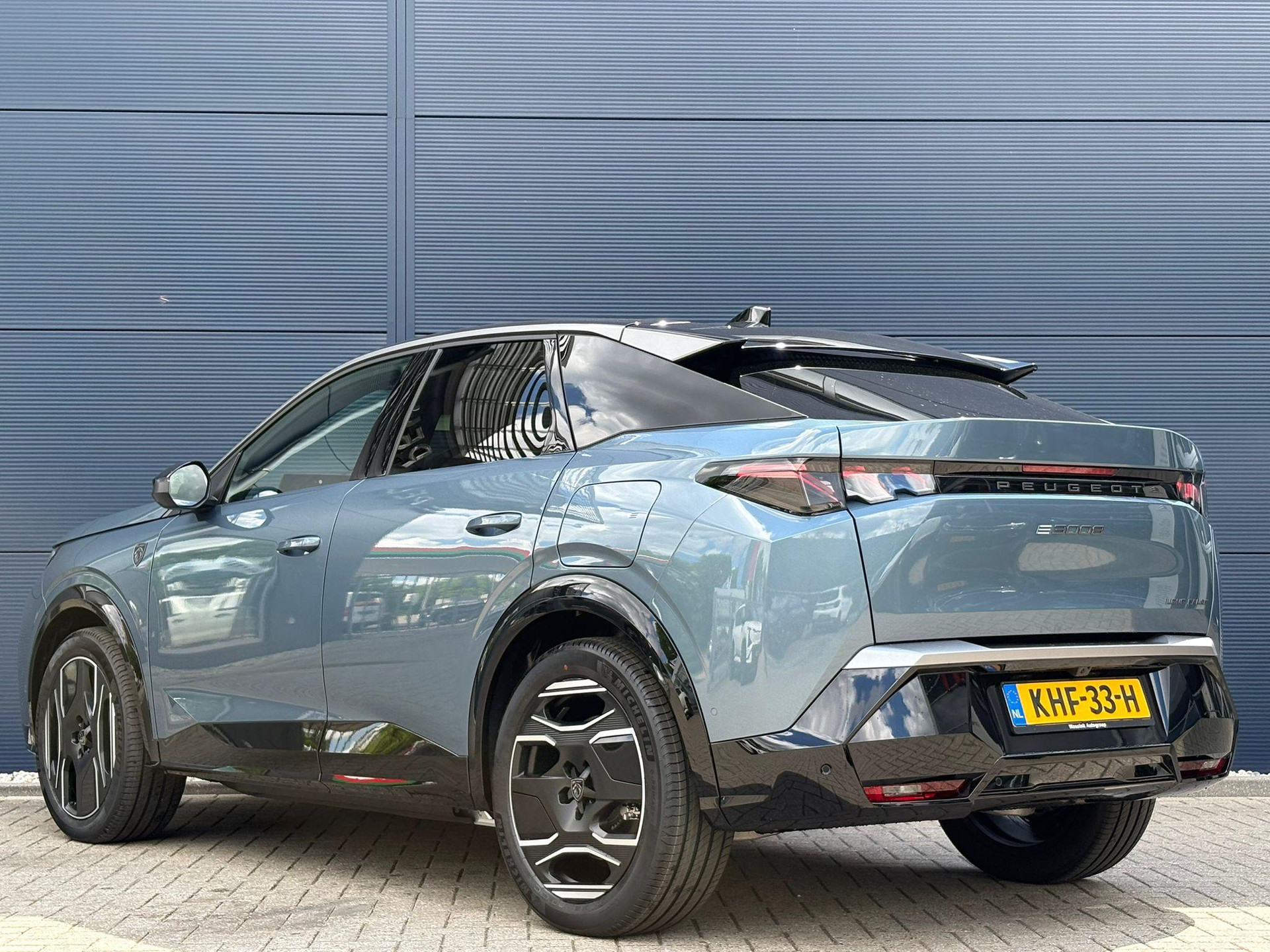 Peugeot e-3008