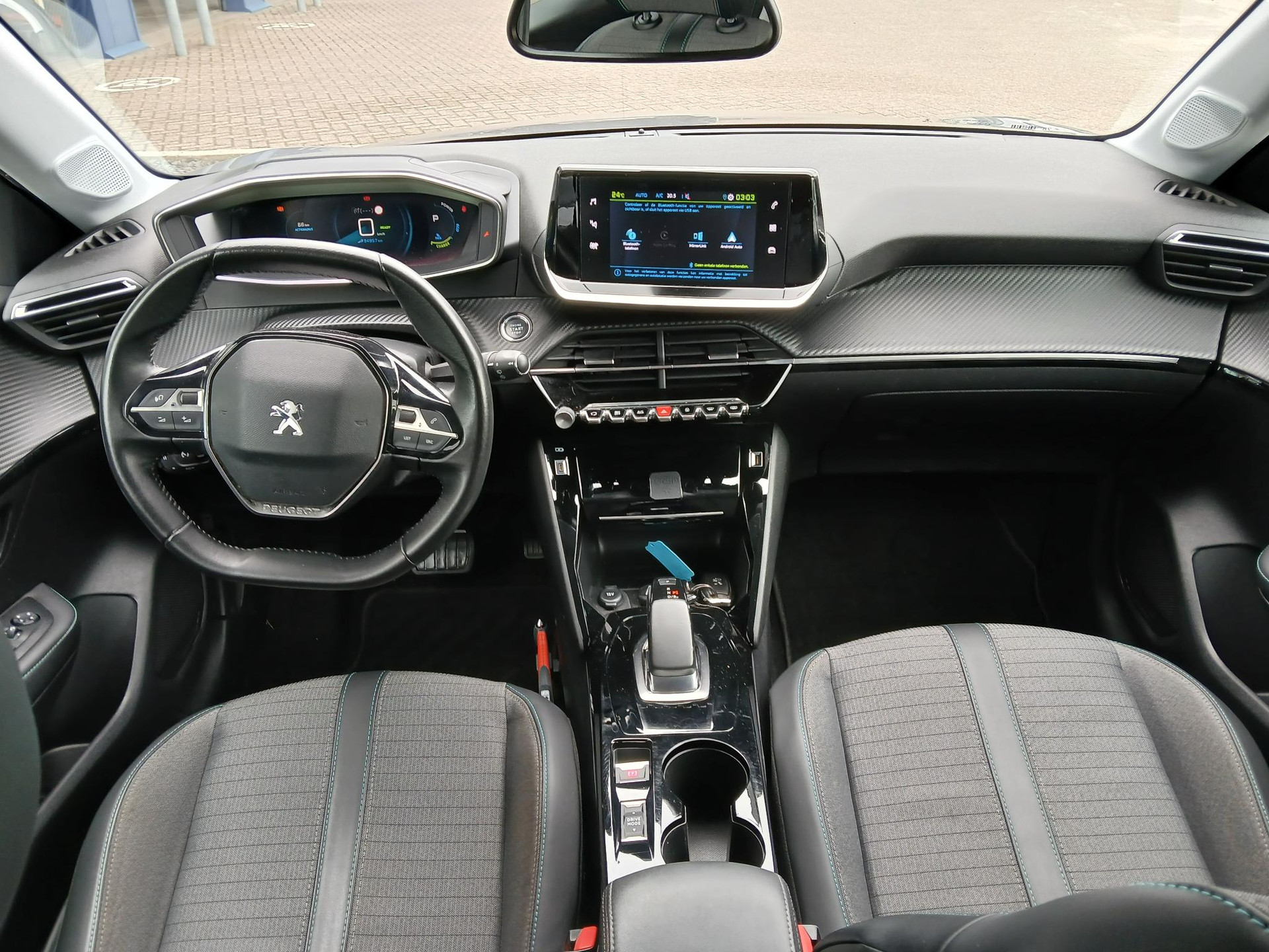 Peugeot e-208