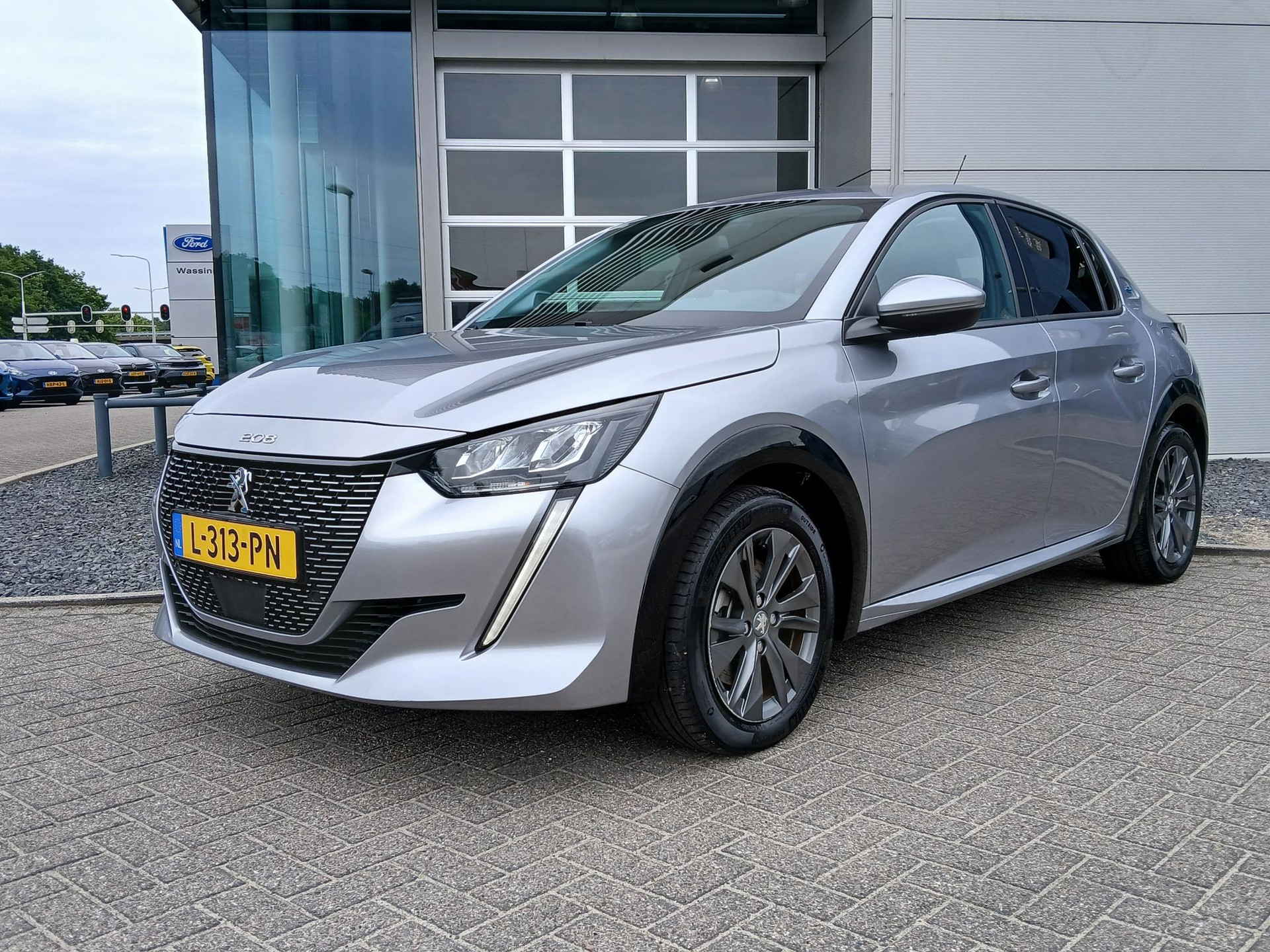 Peugeot e-208