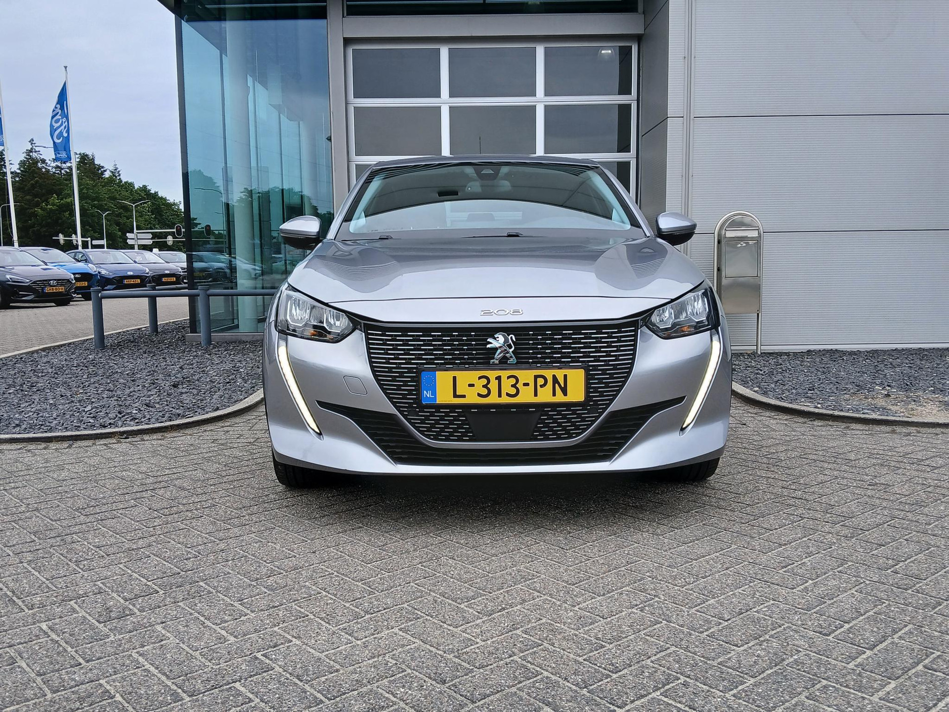 Peugeot e-208
