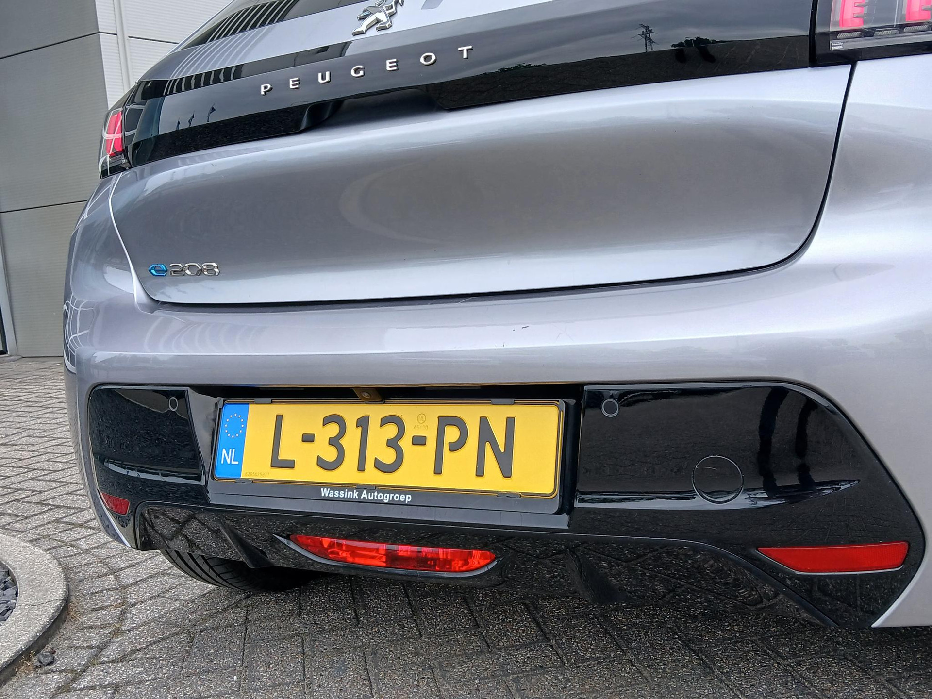 Peugeot e-208