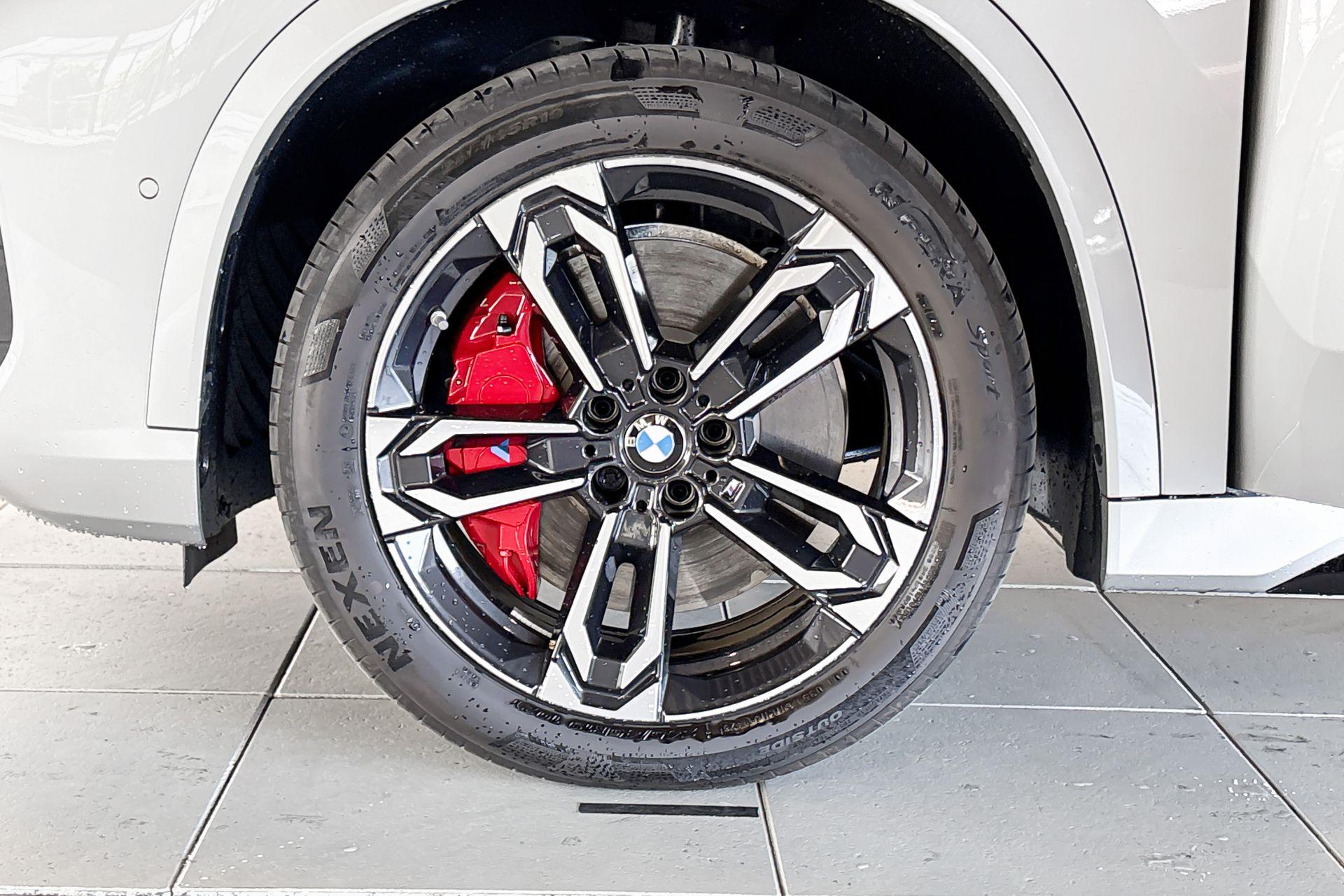 BMW iX1