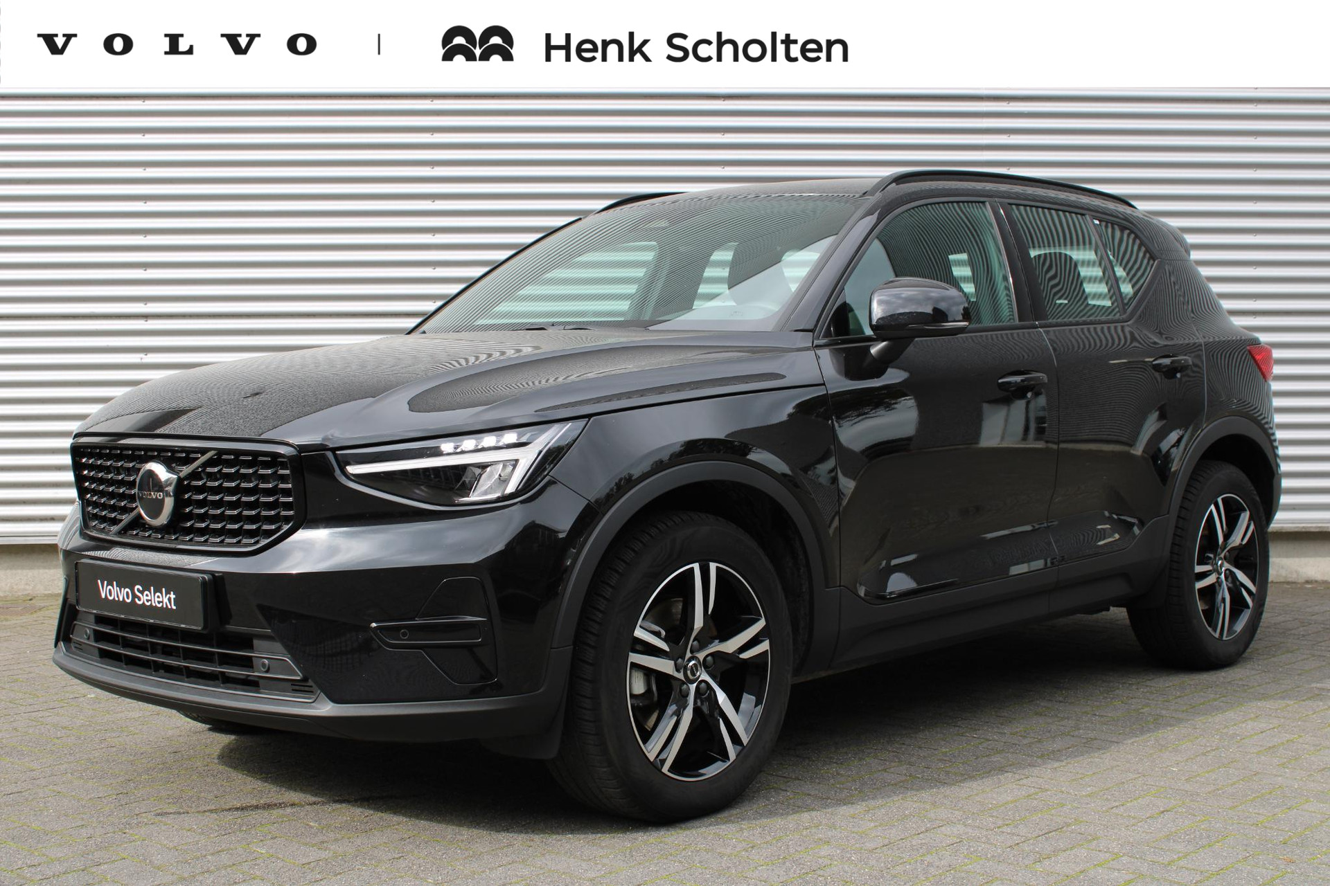 Volvo XC40 B4 Plus Dark 2025, photo 1