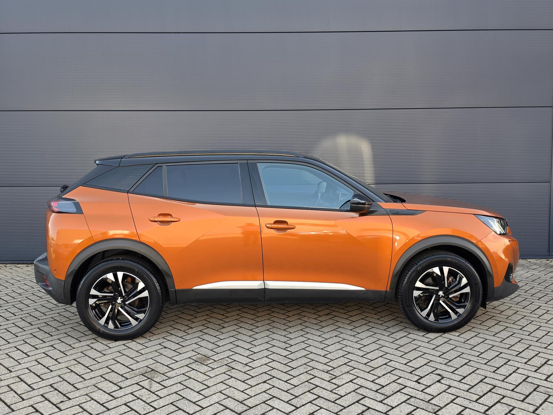 Peugeot e-2008